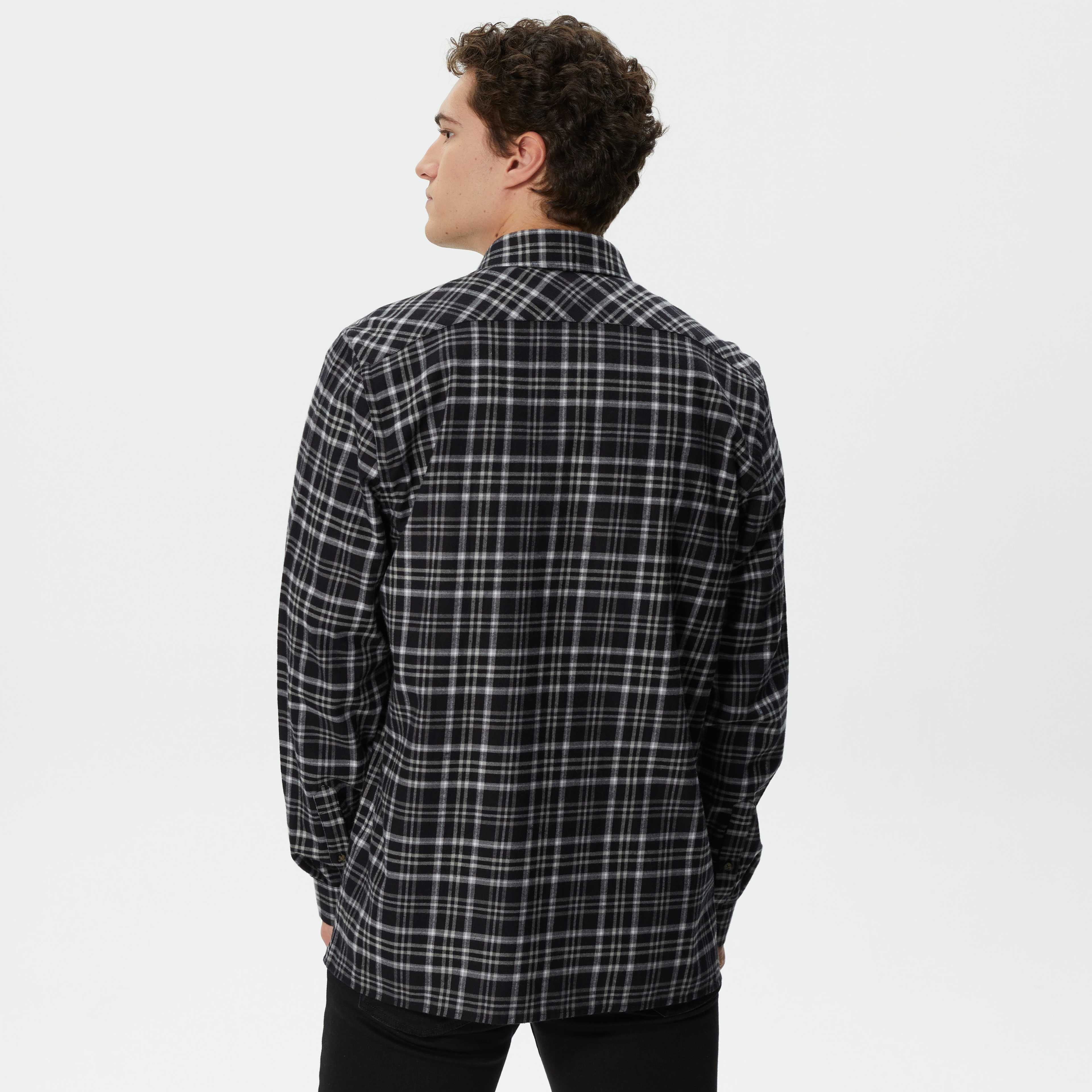 Erkek Regular Fit Düğmeli Yaka Ekose Siyah Gömlek