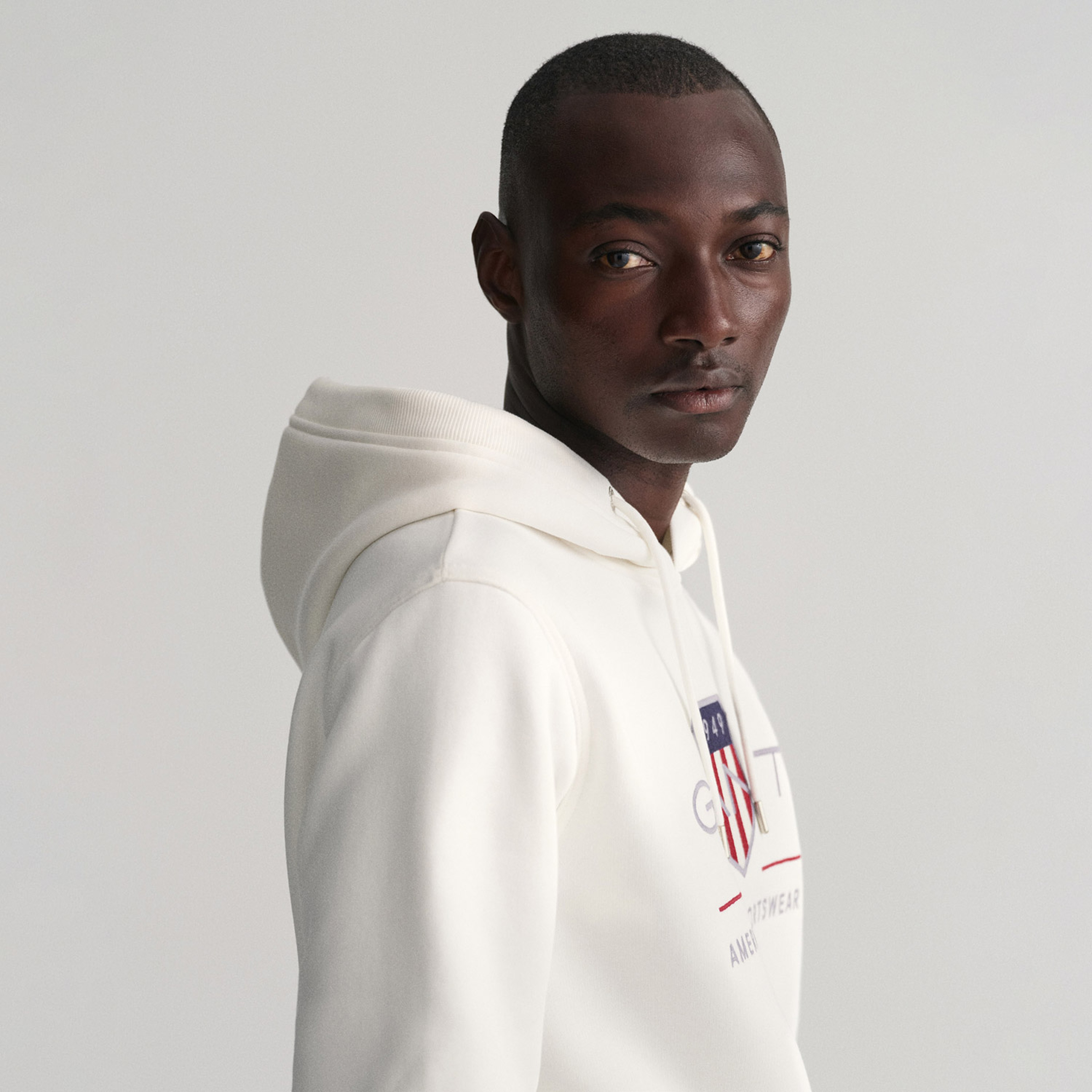 GANT Erkek Beyaz Regular Fit Kapüşonlu Logolu Sweatshirt