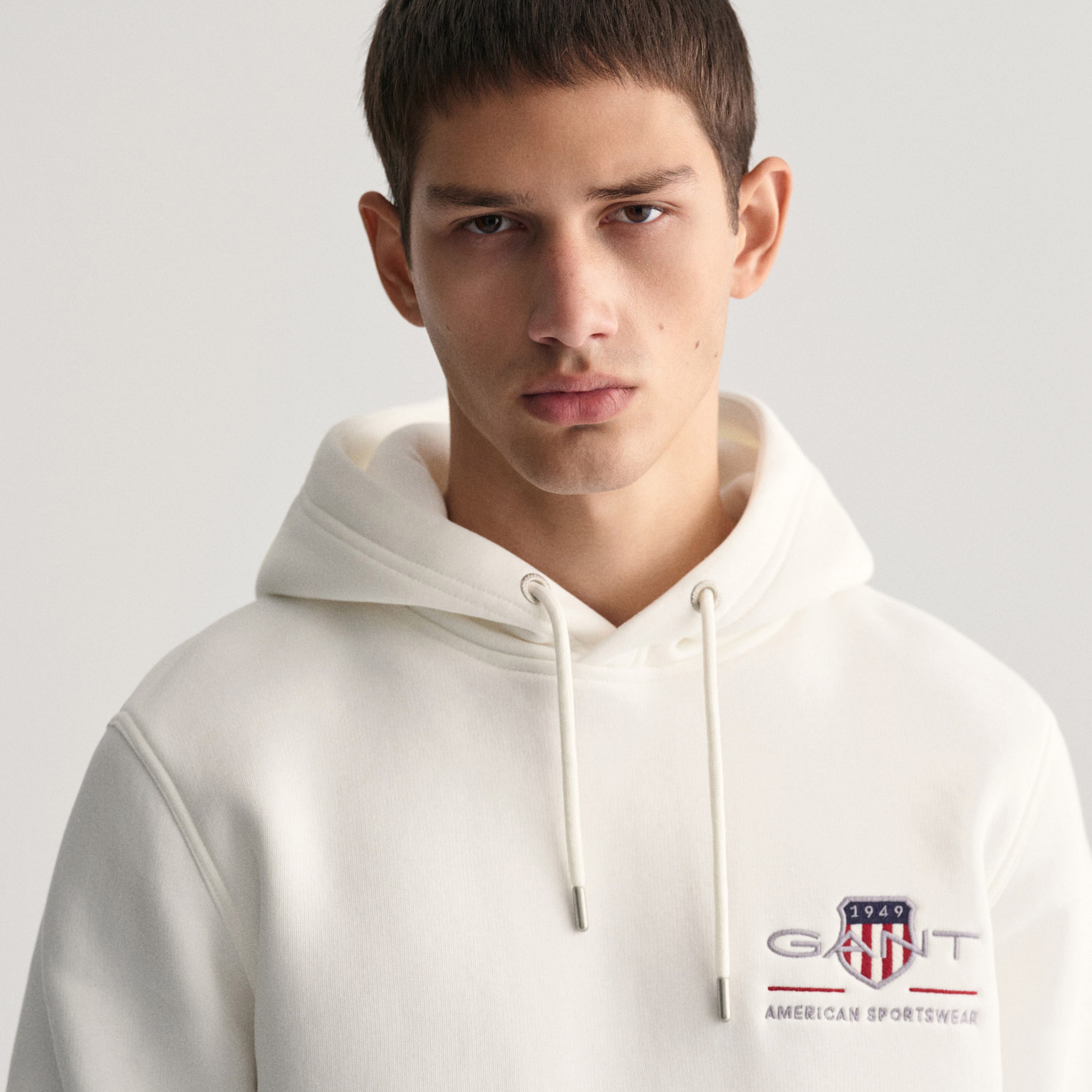 GANT Erkek Krem Regular Fit Kapüşonlu Logolu Sweatshirt