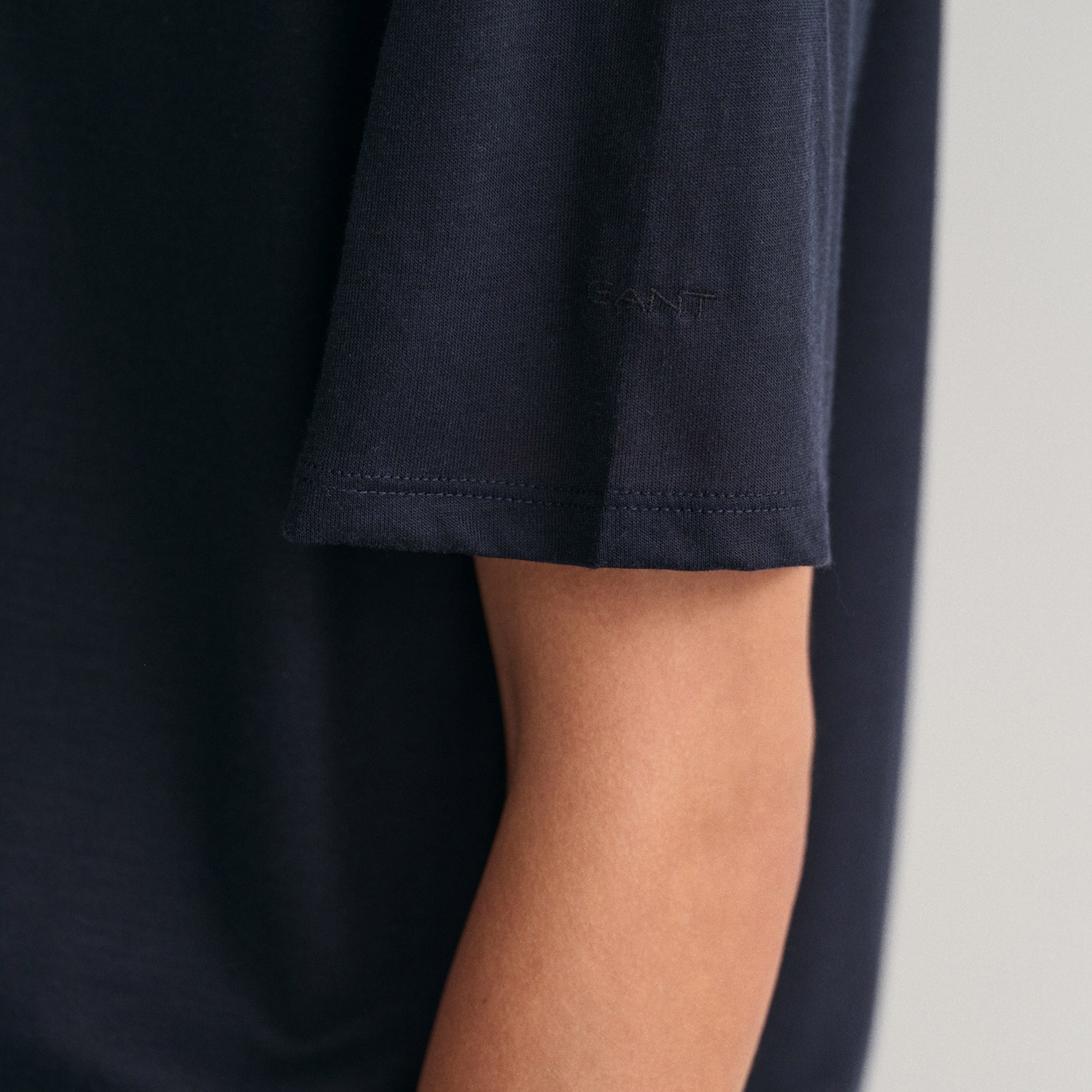 GANT Kadın Lacivert Relaxed Fit Bisiklet Yaka T-shirt