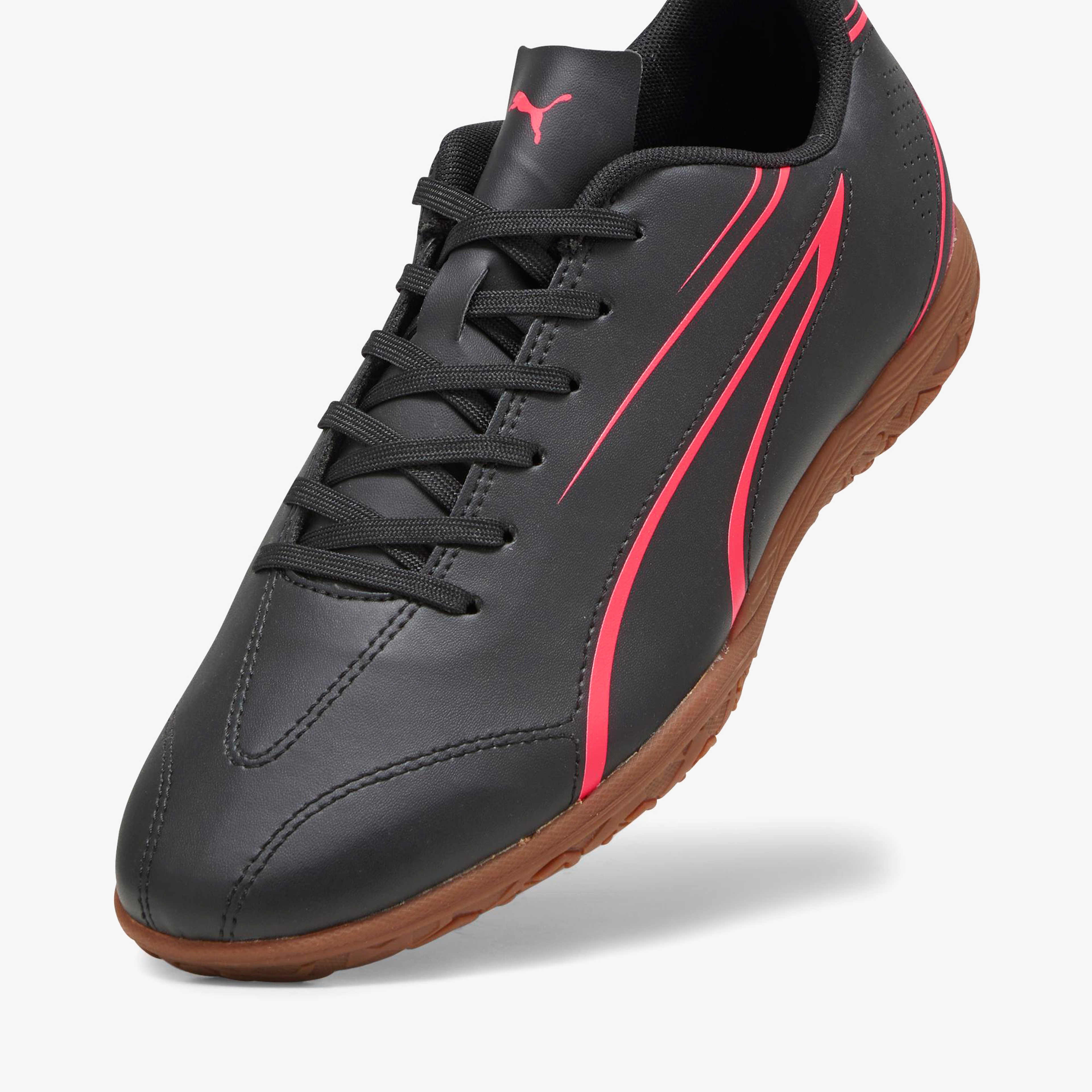 Puma Vitoria Erkek Siyah Halı Saha Kramponu