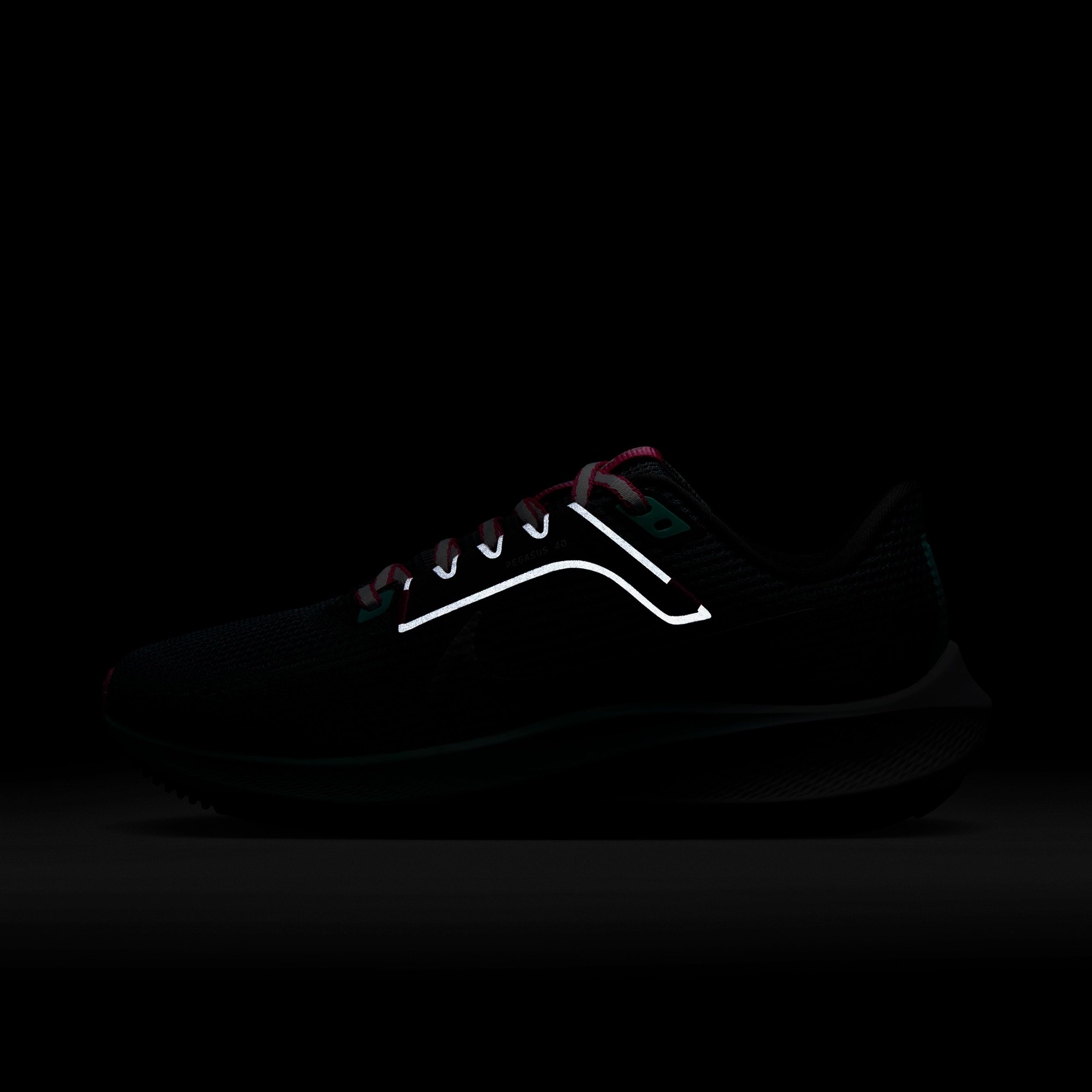 Nike Air Zoom Pegasus 40 Kadın Yeşil Koşu Ayakkabısı