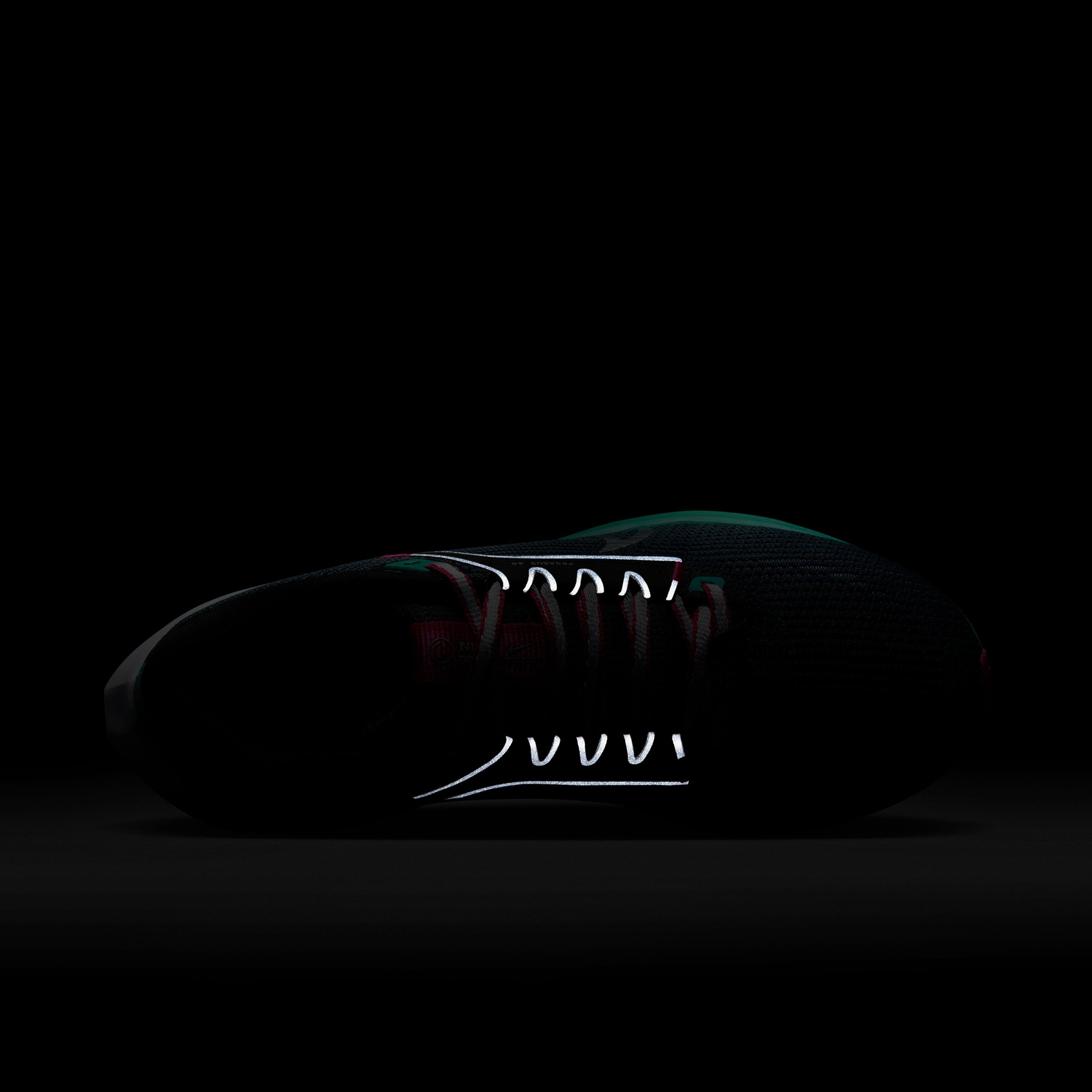 Nike Air Zoom Pegasus 40 Kadın Yeşil Koşu Ayakkabısı