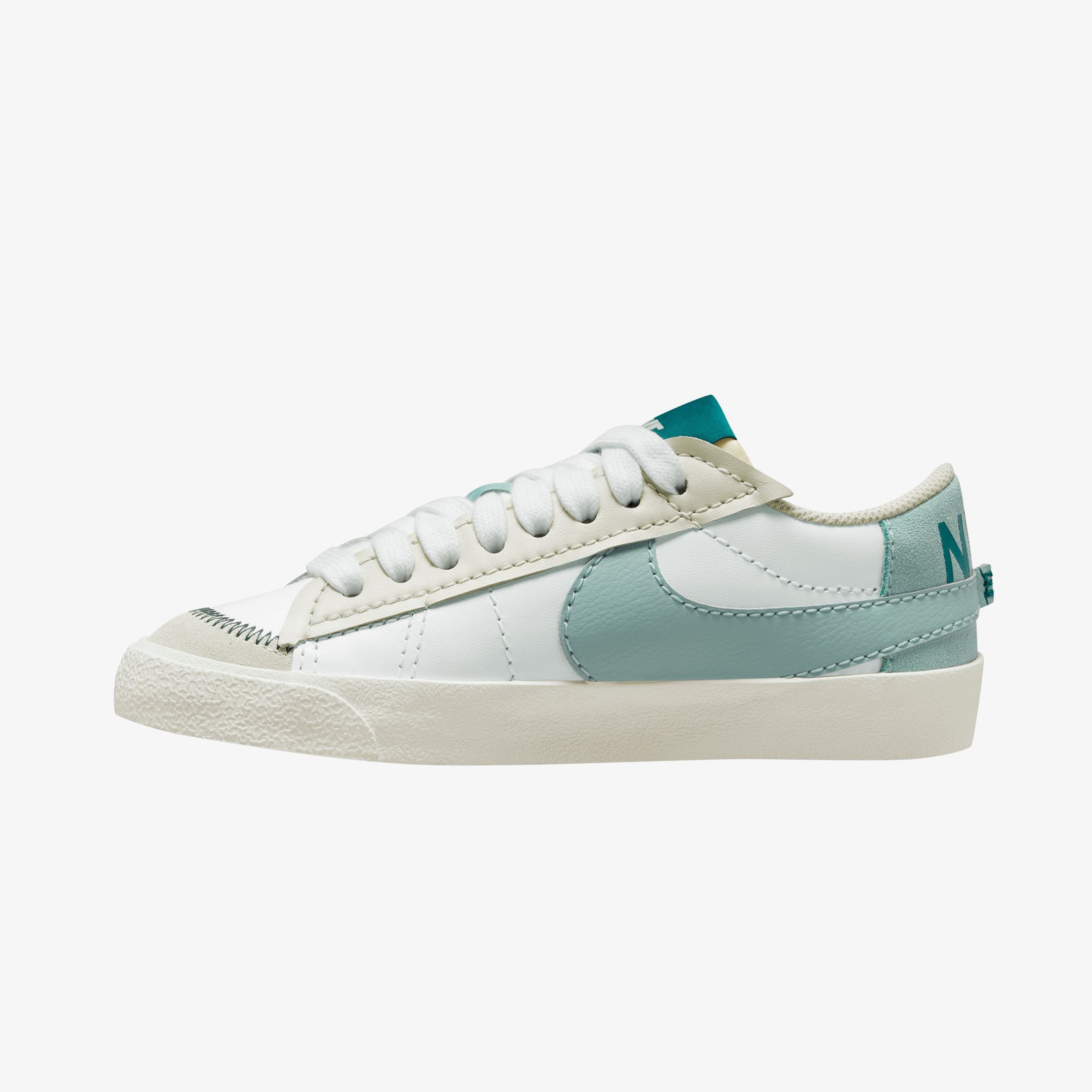Nike Blazer Low '77 Jumbo Kadın Beyaz Spor Ayakkabı
