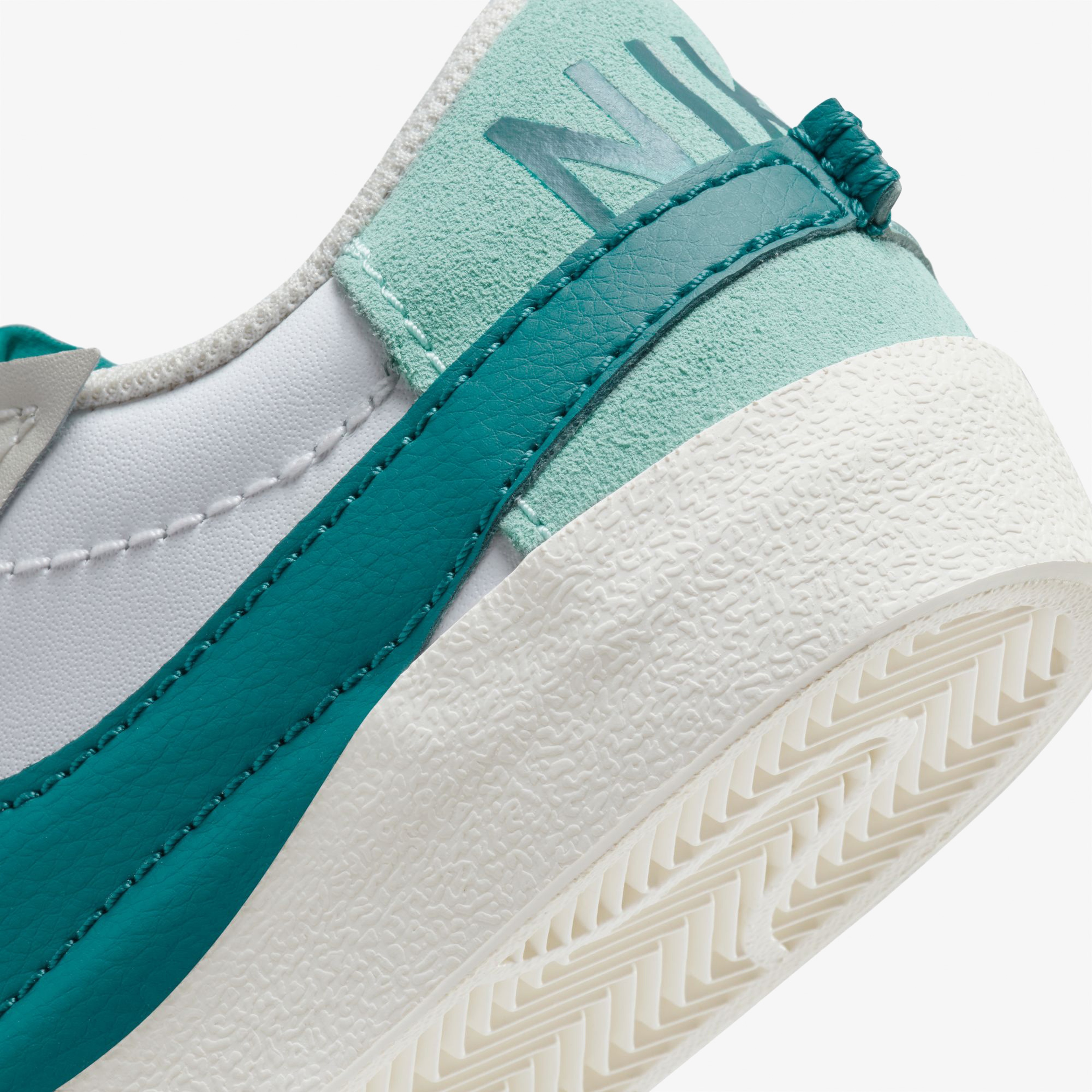 Nike Blazer Low '77 Jumbo Kadın Beyaz Spor Ayakkabı