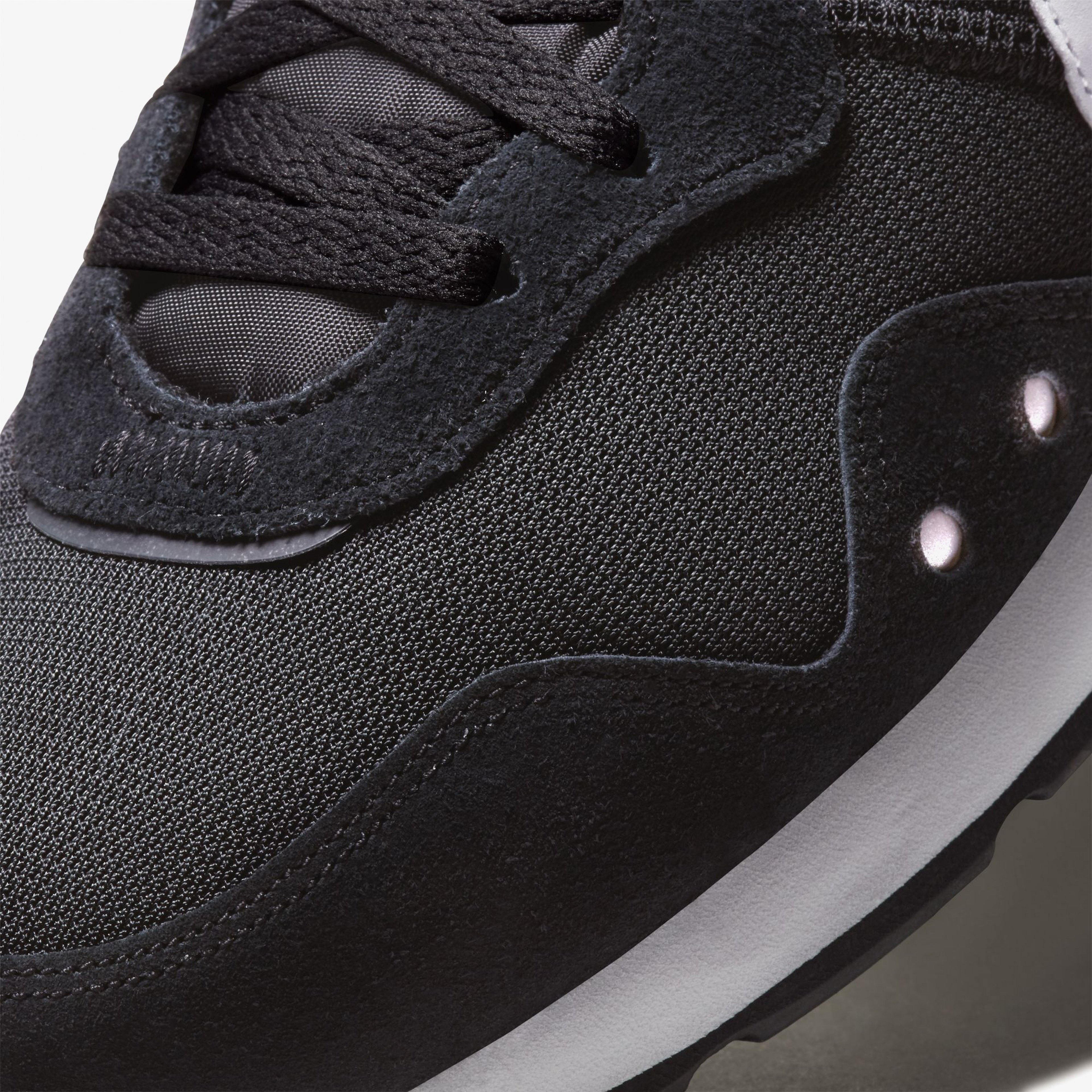 Nike Venture Runner Erkek Siyah Günlük Spor Ayakkabı