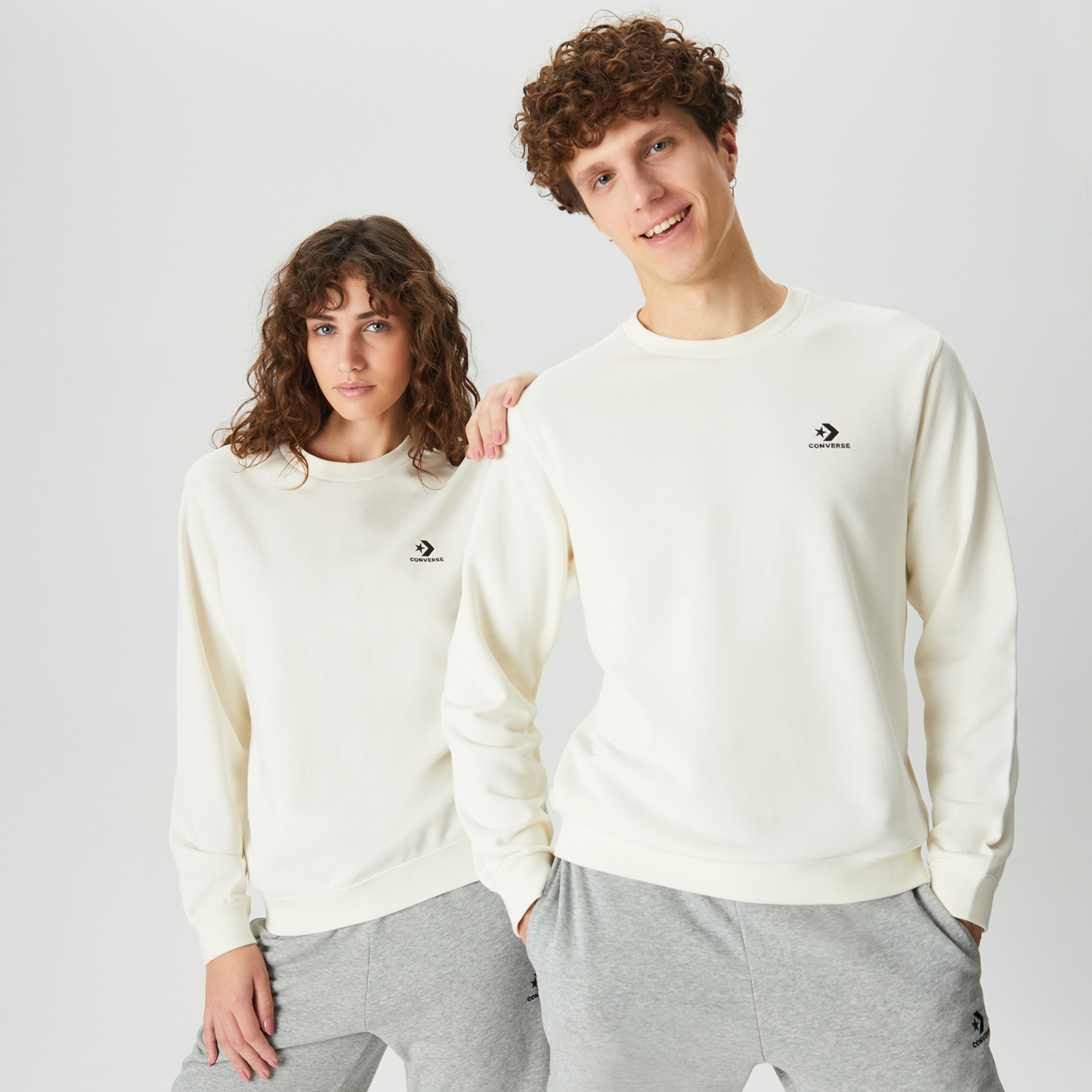 Converse Go-To Embroidered Star Chevron Standard Fit Crew Unisex Beyaz Sweatshirt