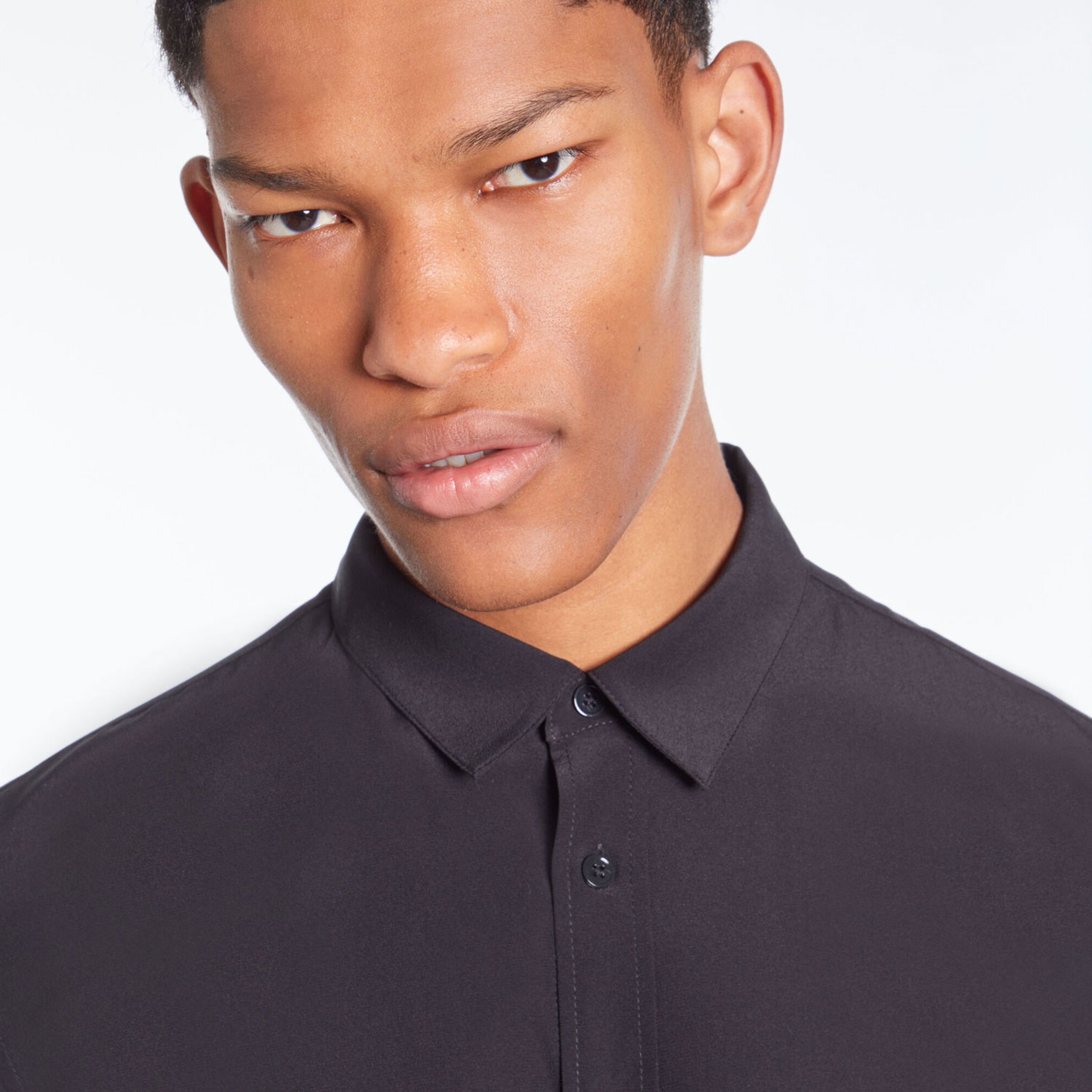 ERKEK COMFORT FIT SİYAH GÖMLEK