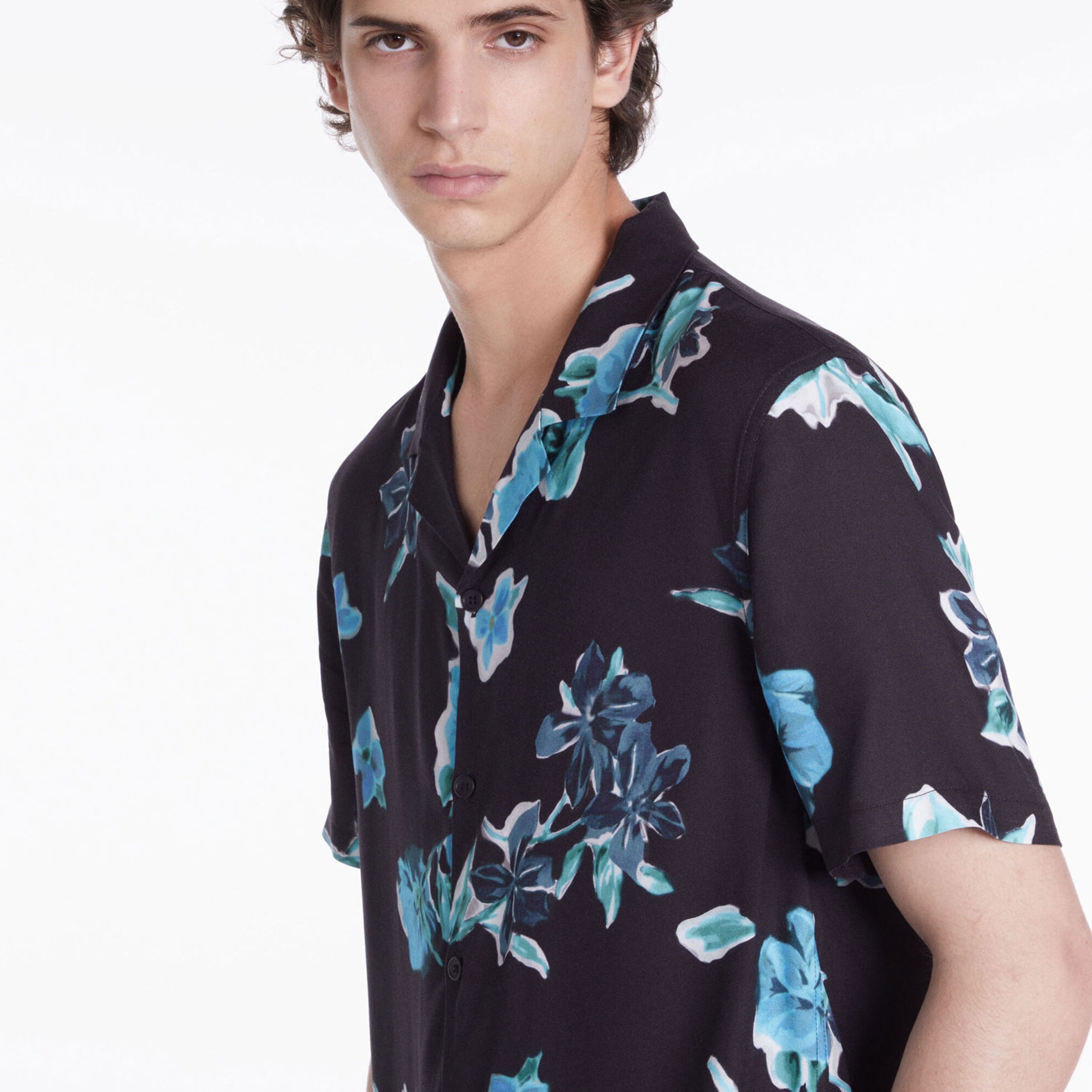 ERKEK ÇİÇEK DESENLİ COMFORT FIT KISA KOLLU SİYAH GÖMLEK