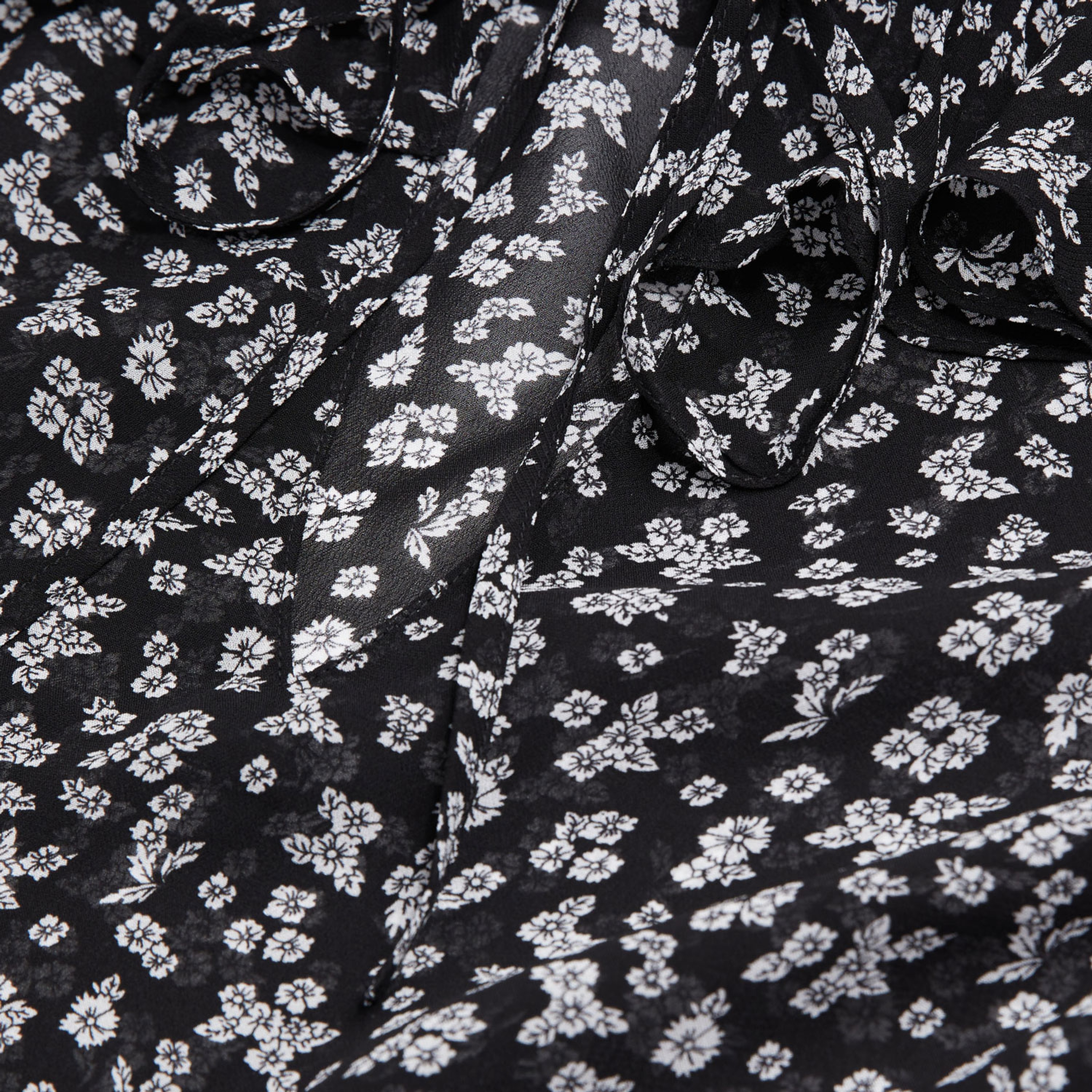 KADIN UZUN KOLLU ÇİÇEK DESENLİ SİYAH BLUZ