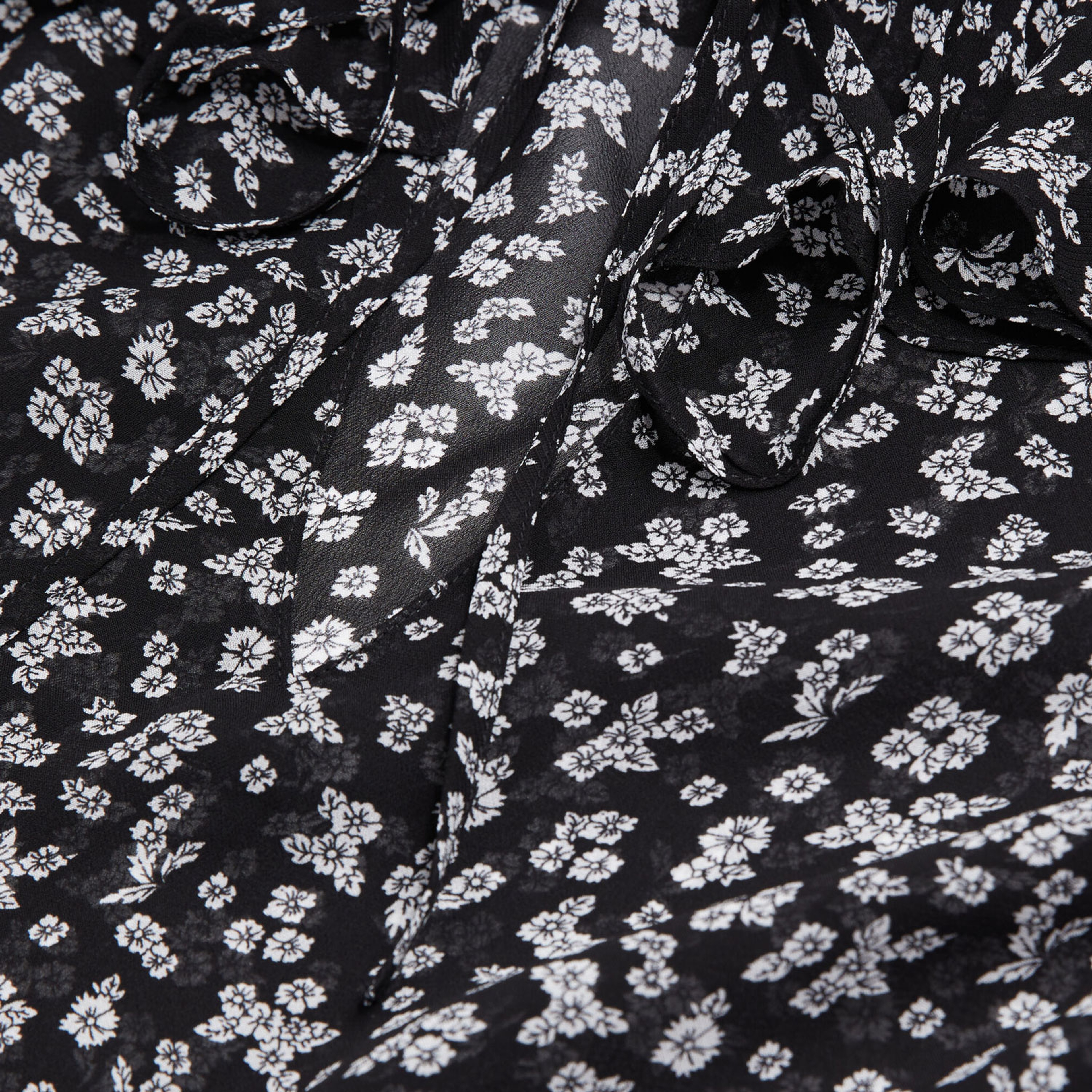 KADIN UZUN KOLLU ÇİÇEK DESENLİ SİYAH BLUZ