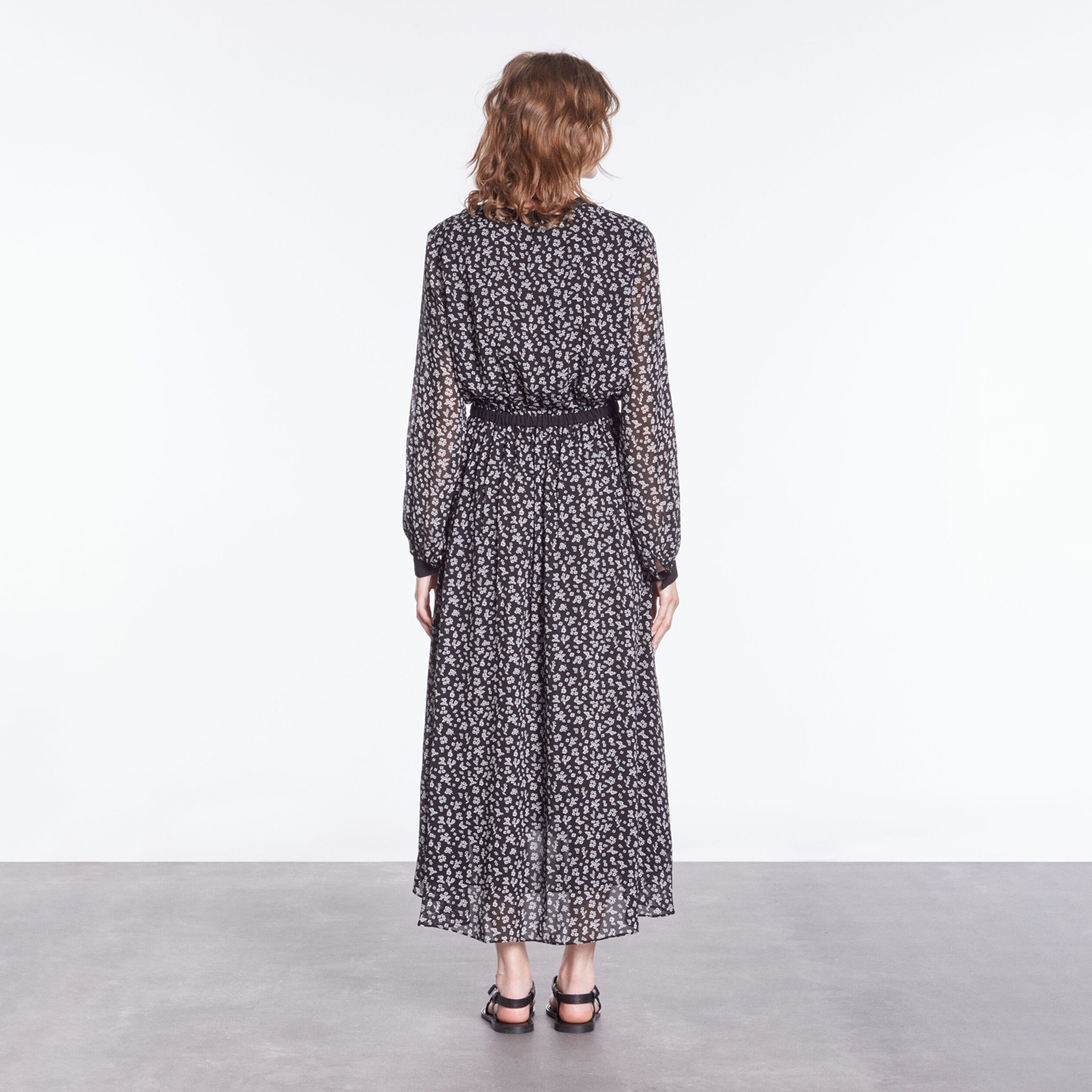 KADIN UZUN KOLLU V YAKA ÇİÇEK DESENLİ SİYAH ELBİSE