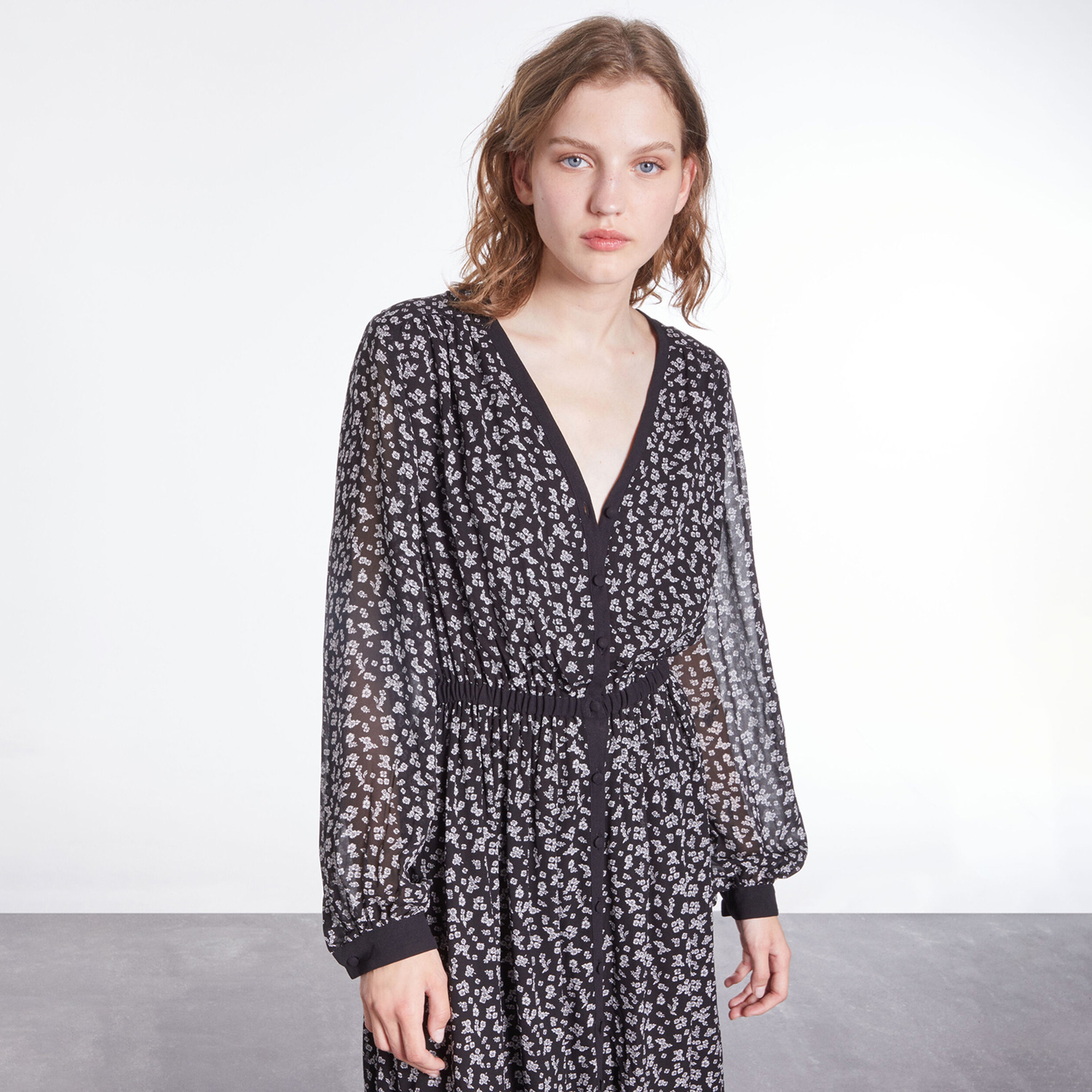 KADIN UZUN KOLLU V YAKA ÇİÇEK DESENLİ SİYAH ELBİSE