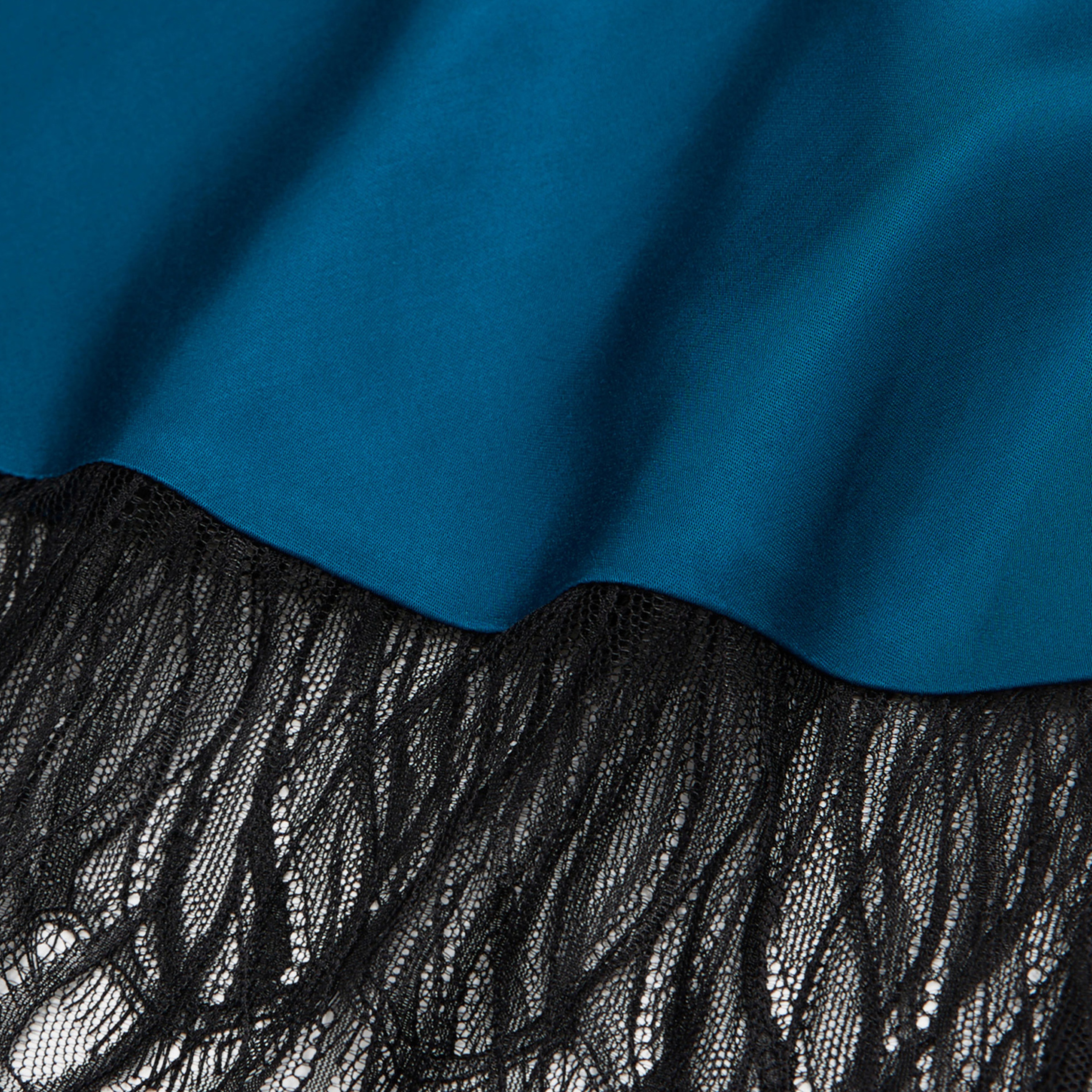 KADIN STRAIGHT FIT İŞLEMELİ MAVİ ETEK