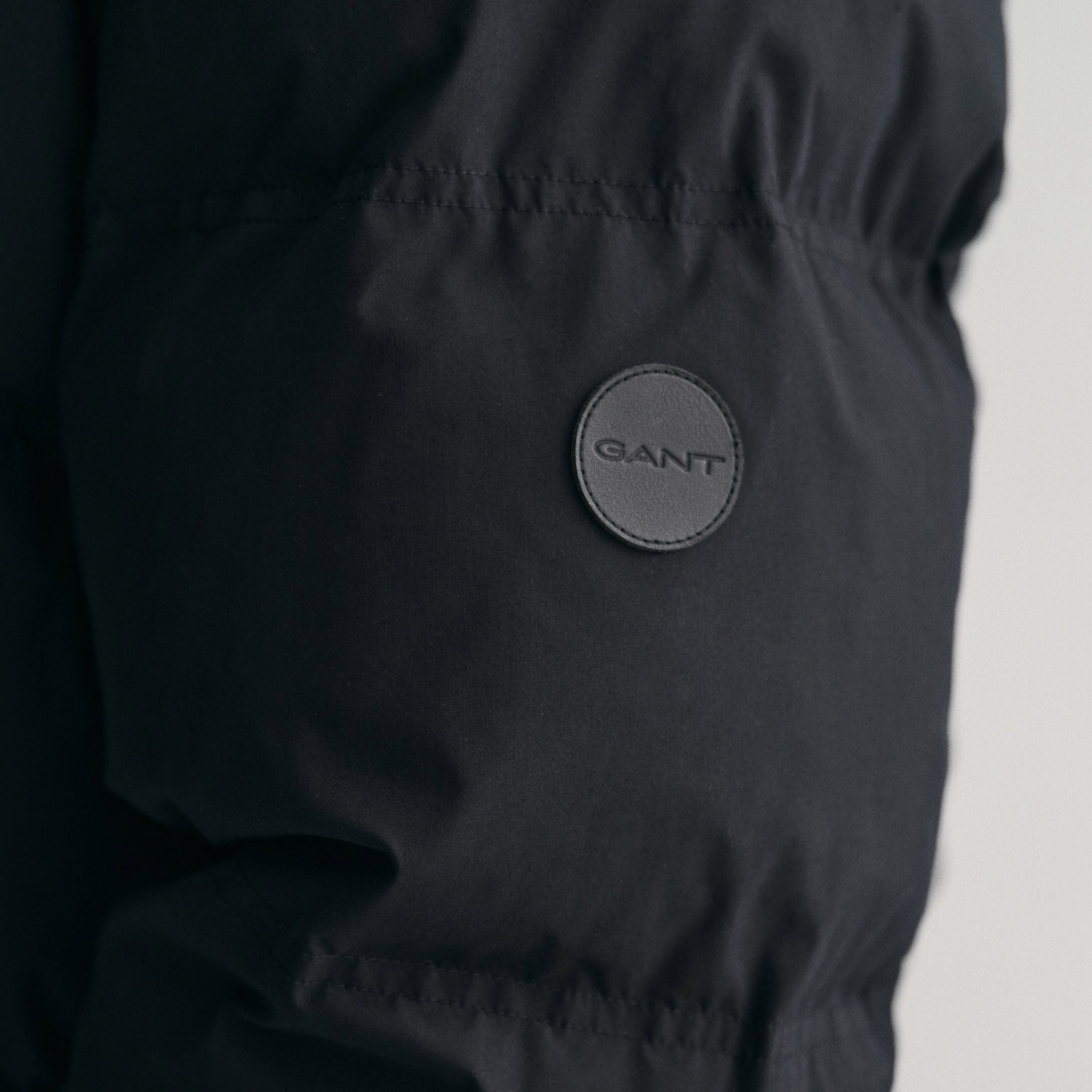 GANT Erkek Siyah Dik Yaka Kapitone Mont