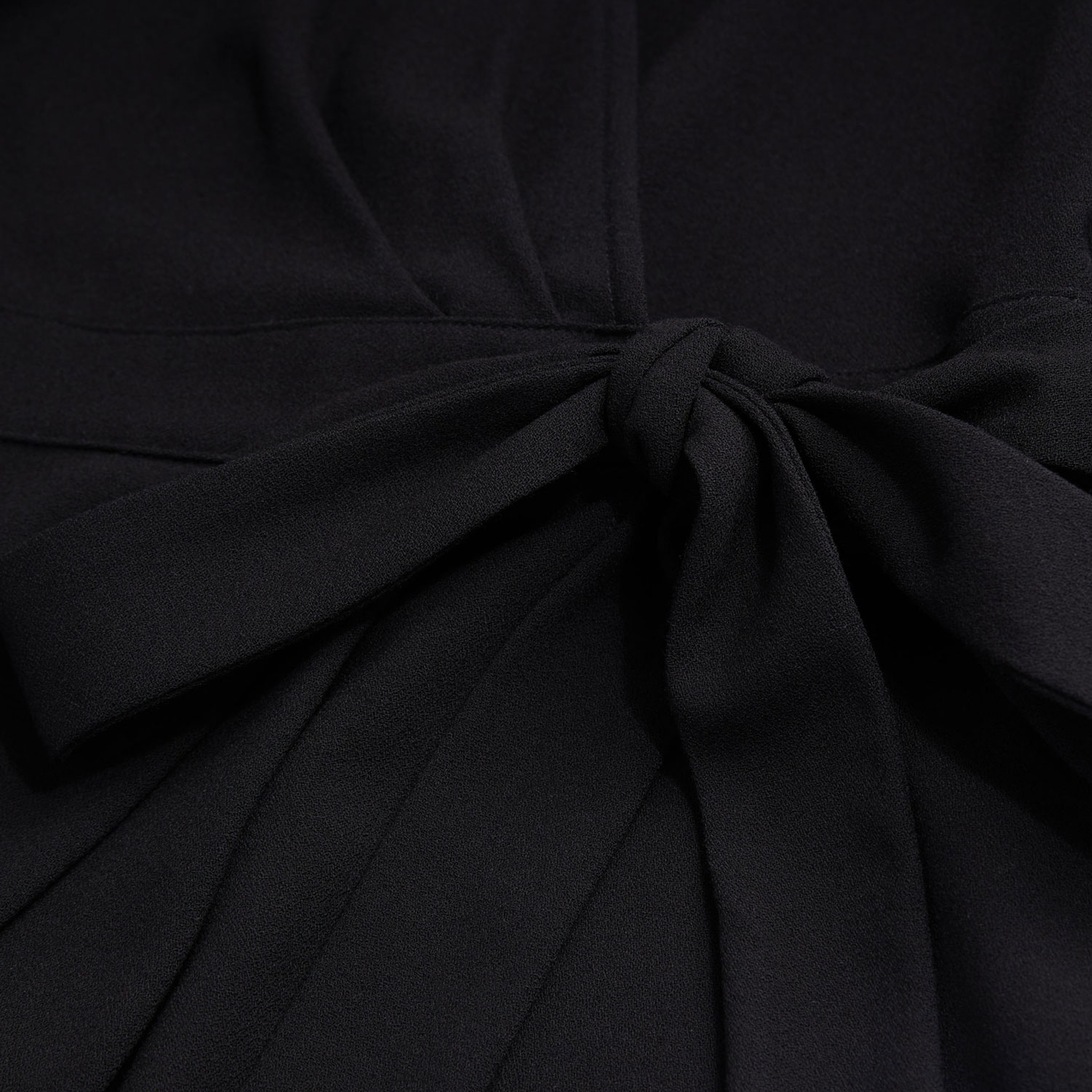 KADIN V YAKA UZUN KOLLU SİYAH ELBİSE