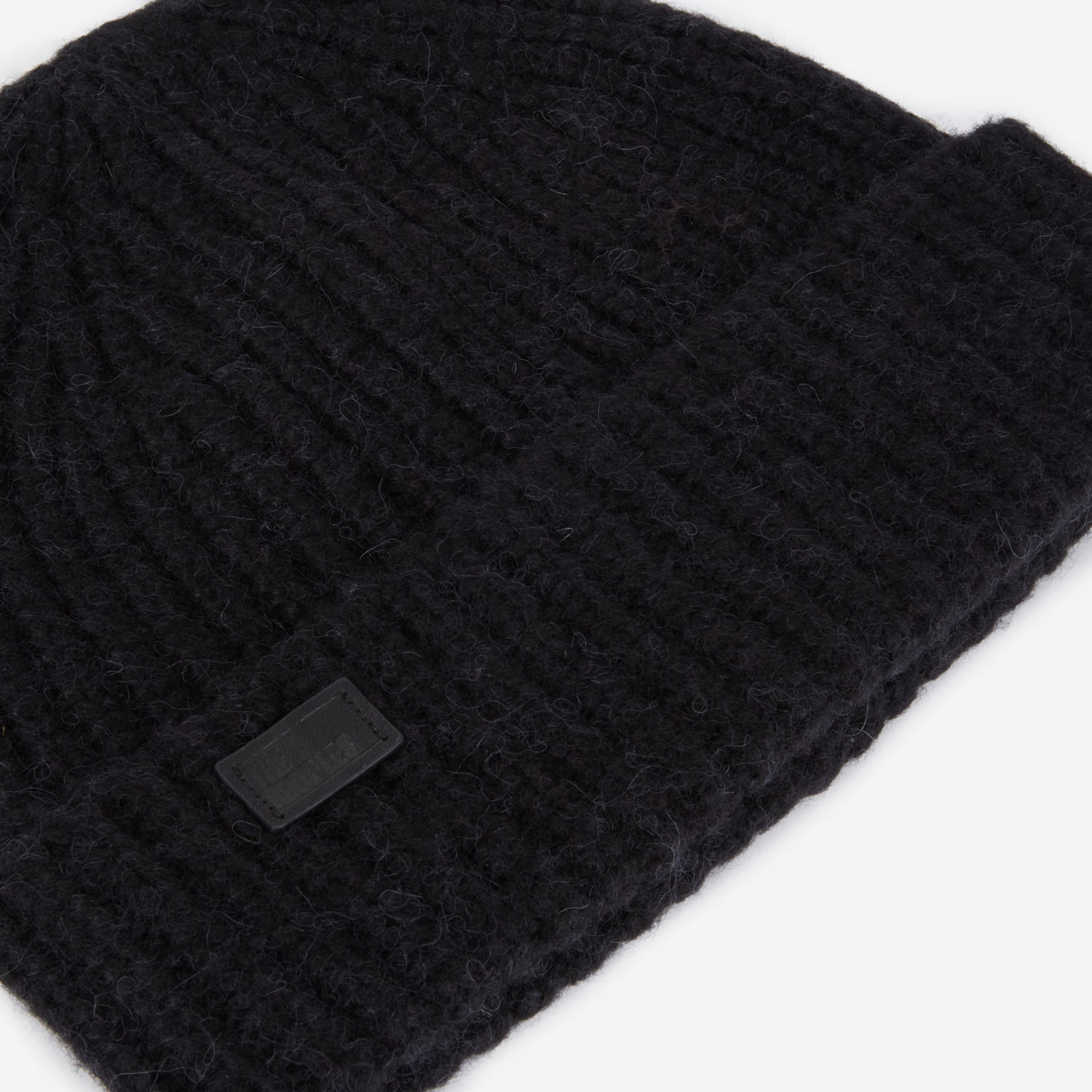 KADIN SİYAH YÜN BERE