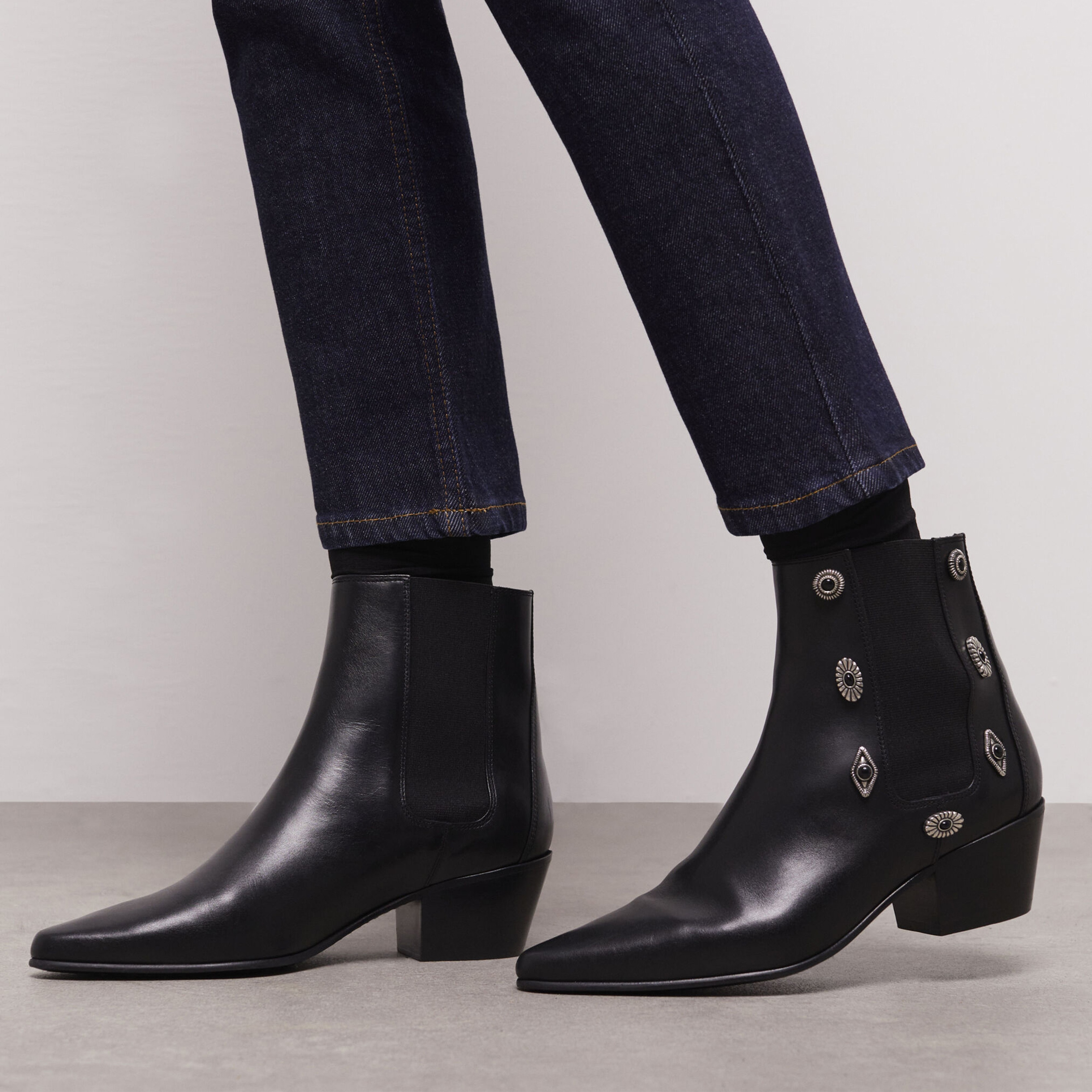 KADIN TOKALI SİYAH DERİ BOT