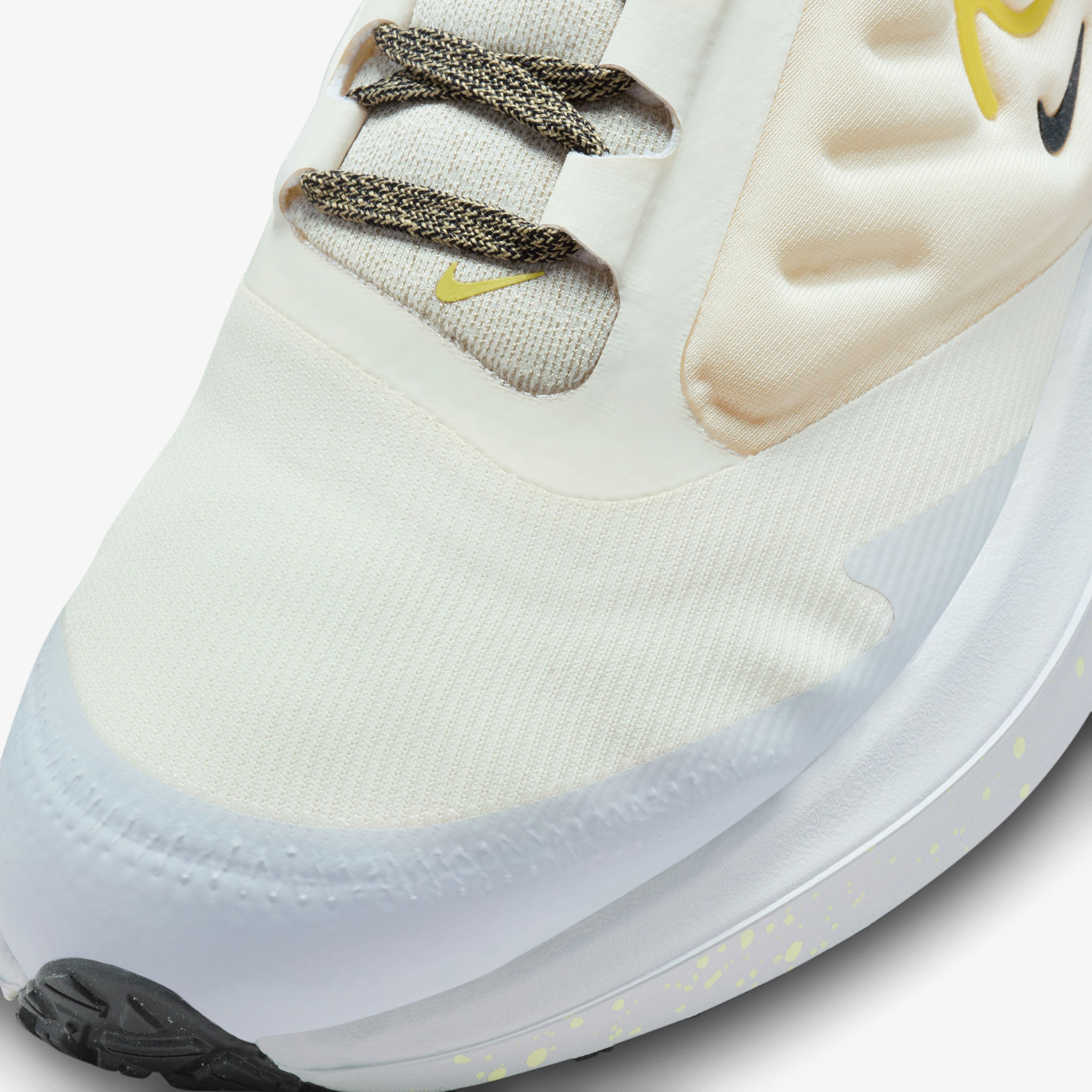 Nike Air Winflo 9 Shield Kadın Bej Koşu Ayakkabısı