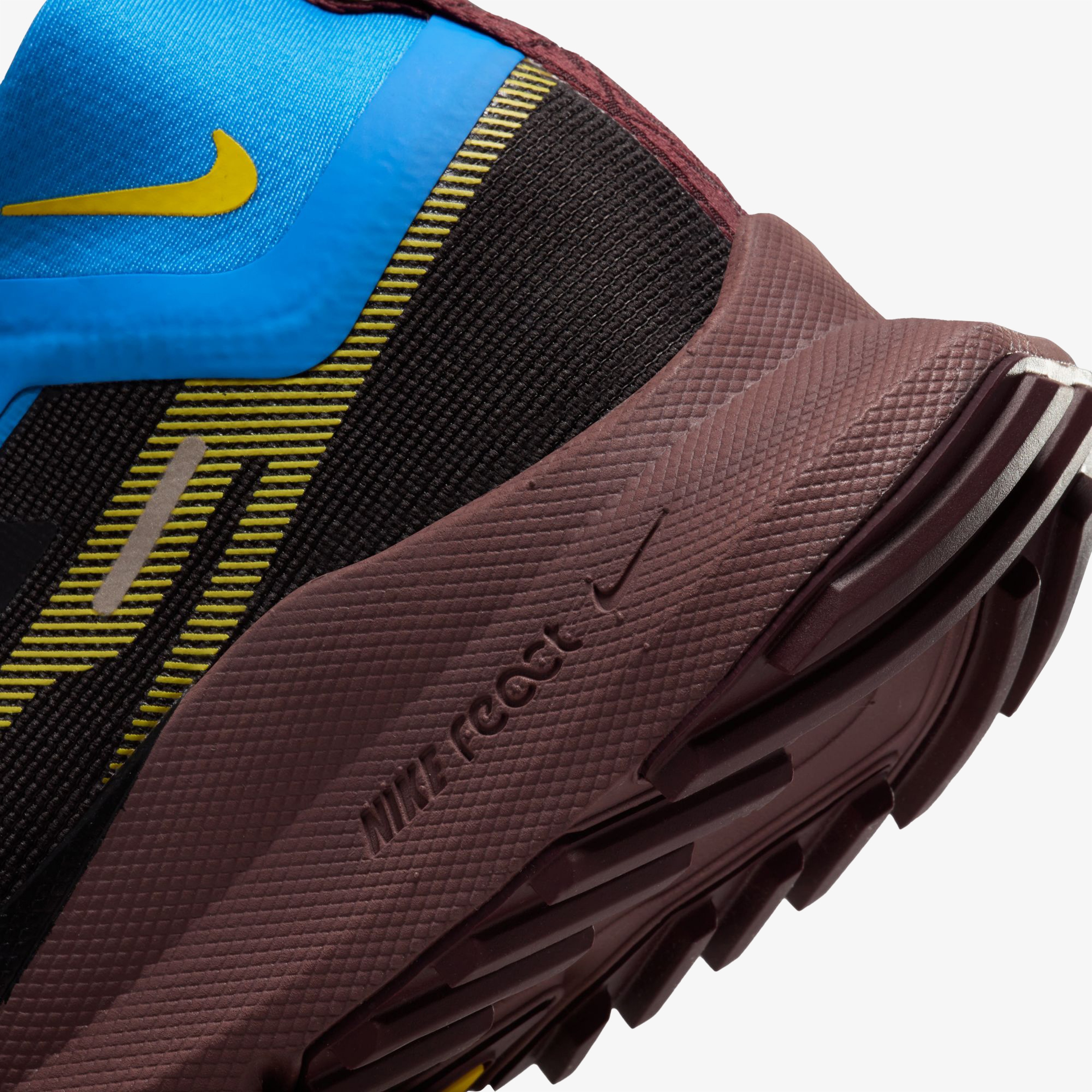Nike Pegasus Trail 4 Gore-Tex Kadın Kahverengi Koşu Ayakkabısı