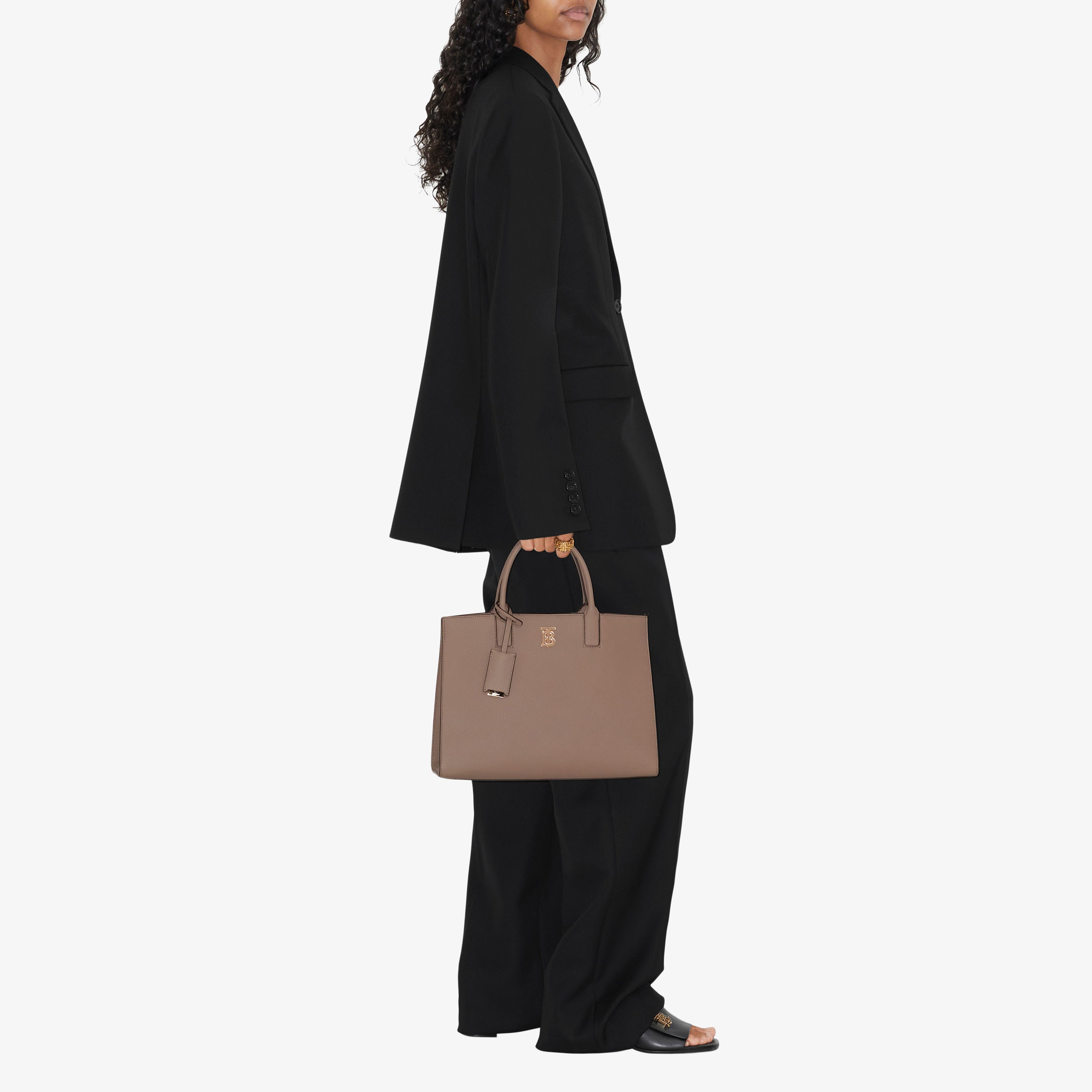 Burberry Kadın Kahverengi Çanta