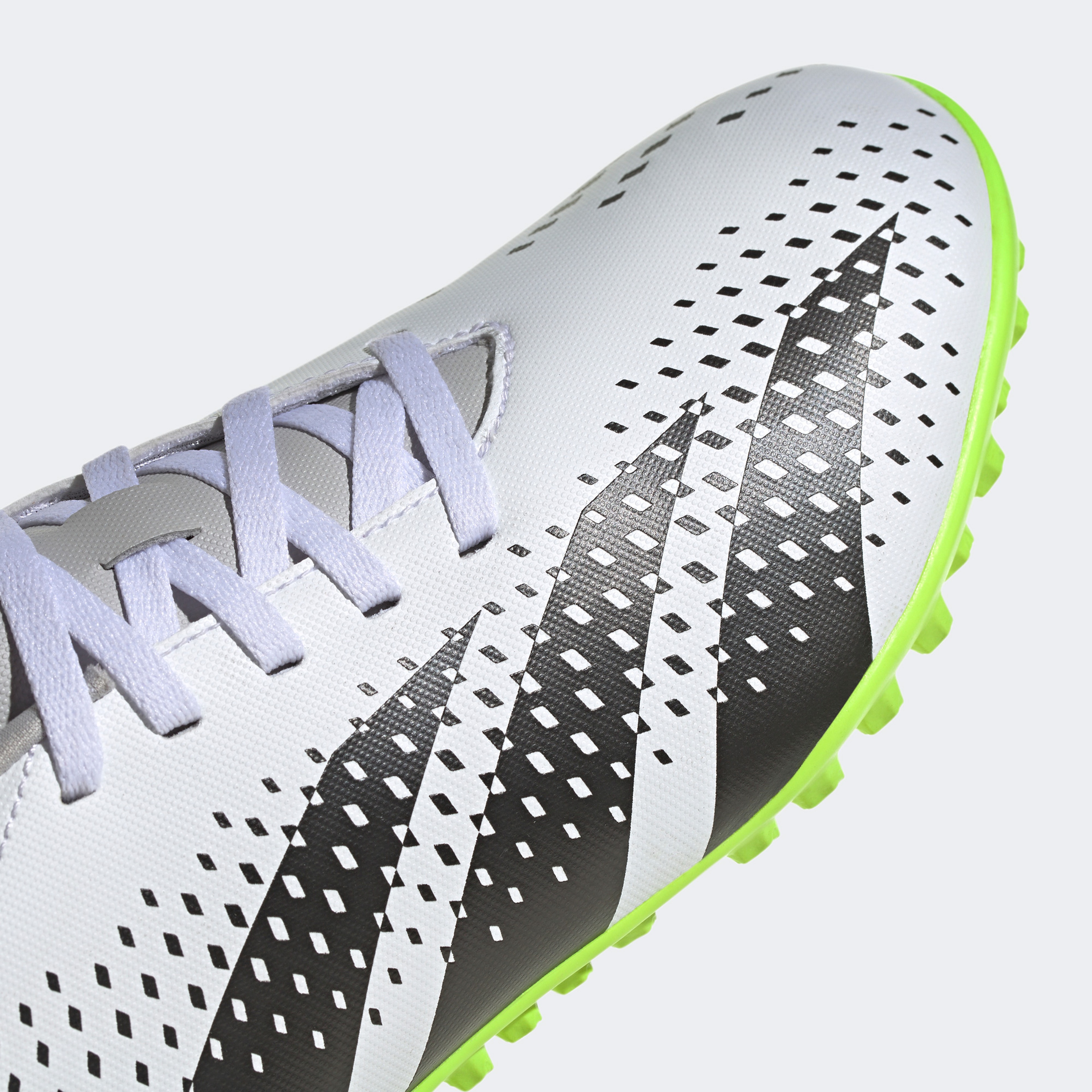 adidas Predator Accuracy.4 FT Erkek Beyaz Halı Saha Kramponu