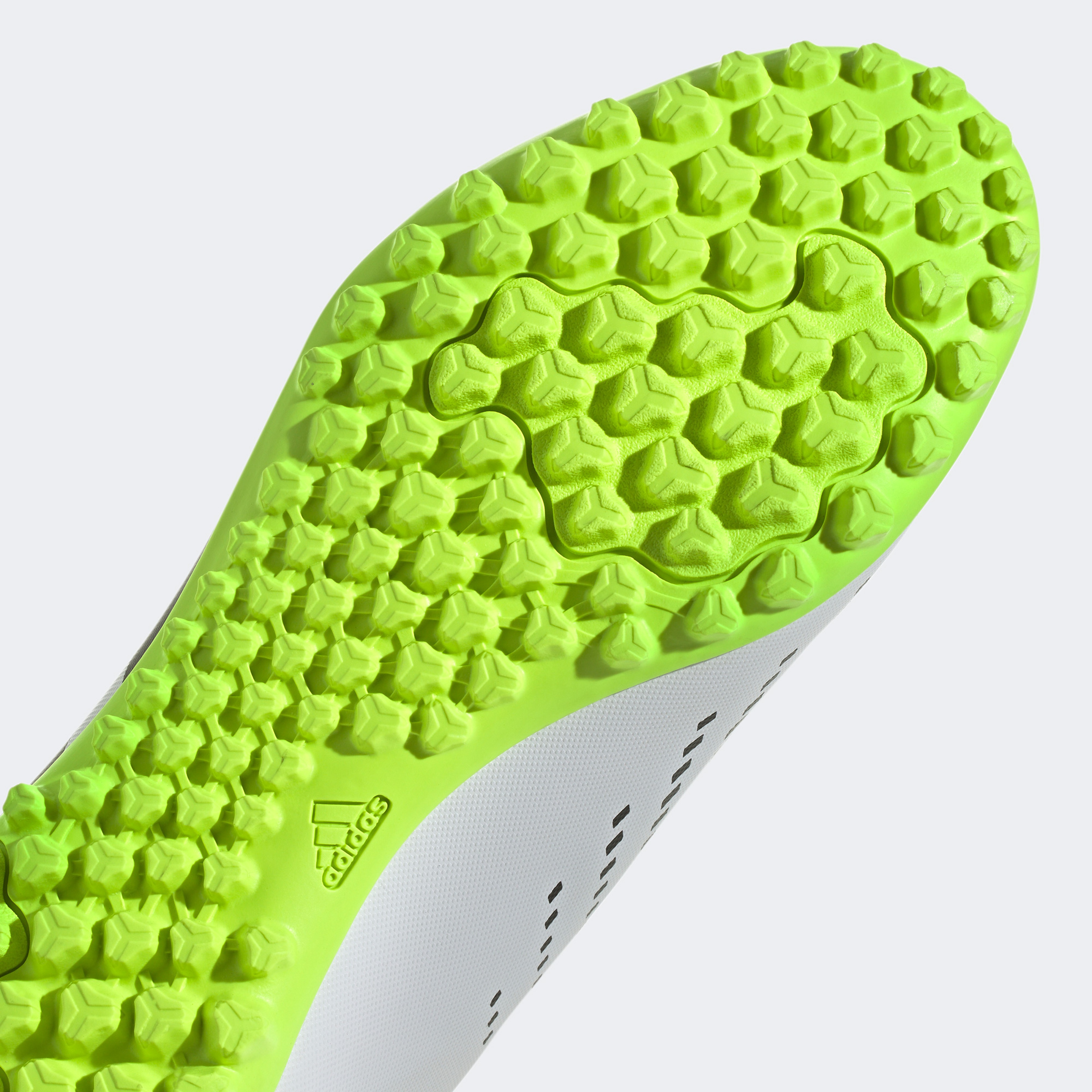 adidas Predator Accuracy.4 FT Erkek Beyaz Halı Saha Kramponu