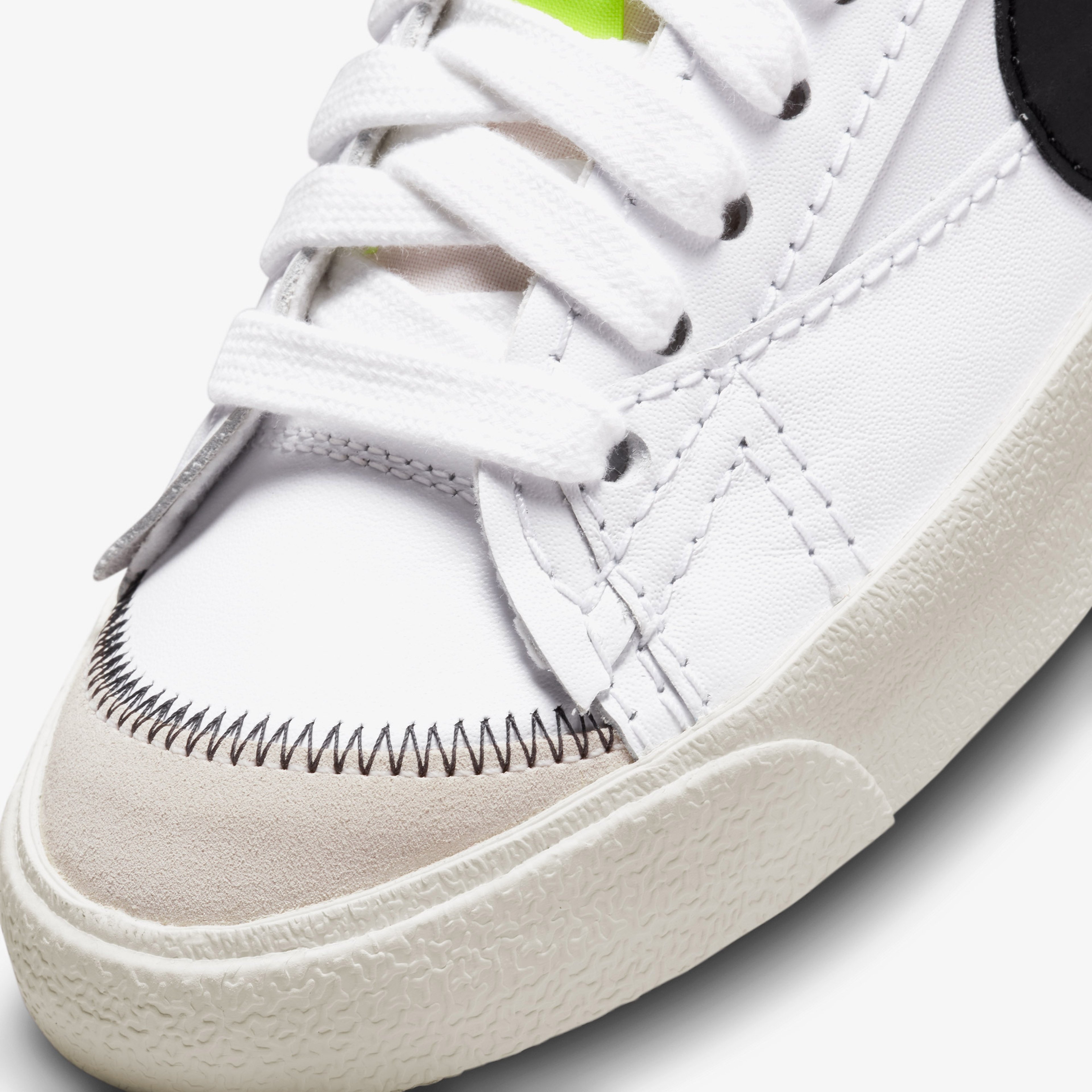 Nike Blazer Low '77 Jumbo Kadın Beyaz Spor Ayakkabı