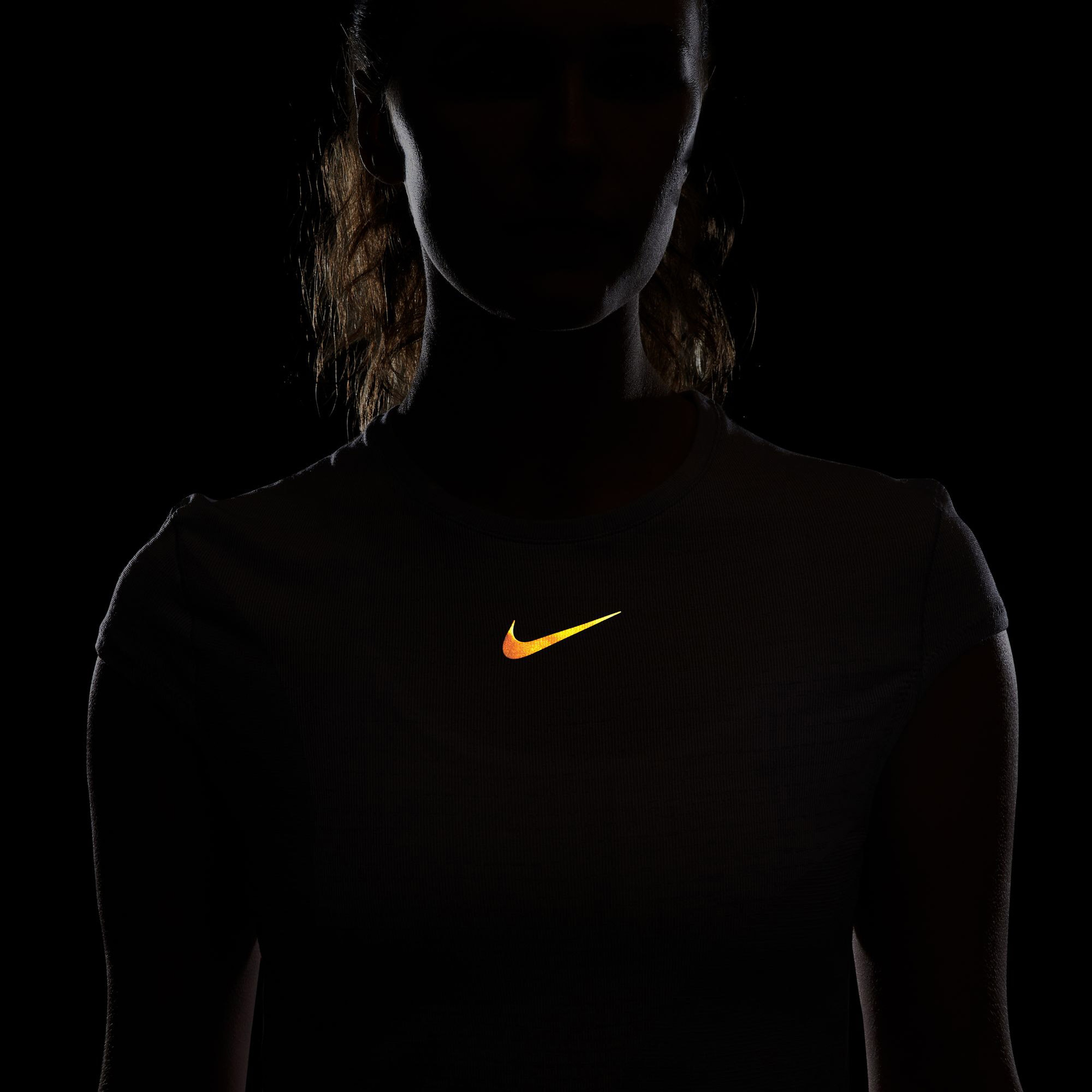 Nike Dri-Fit Run Division Top Kadın Gri T-Shirt