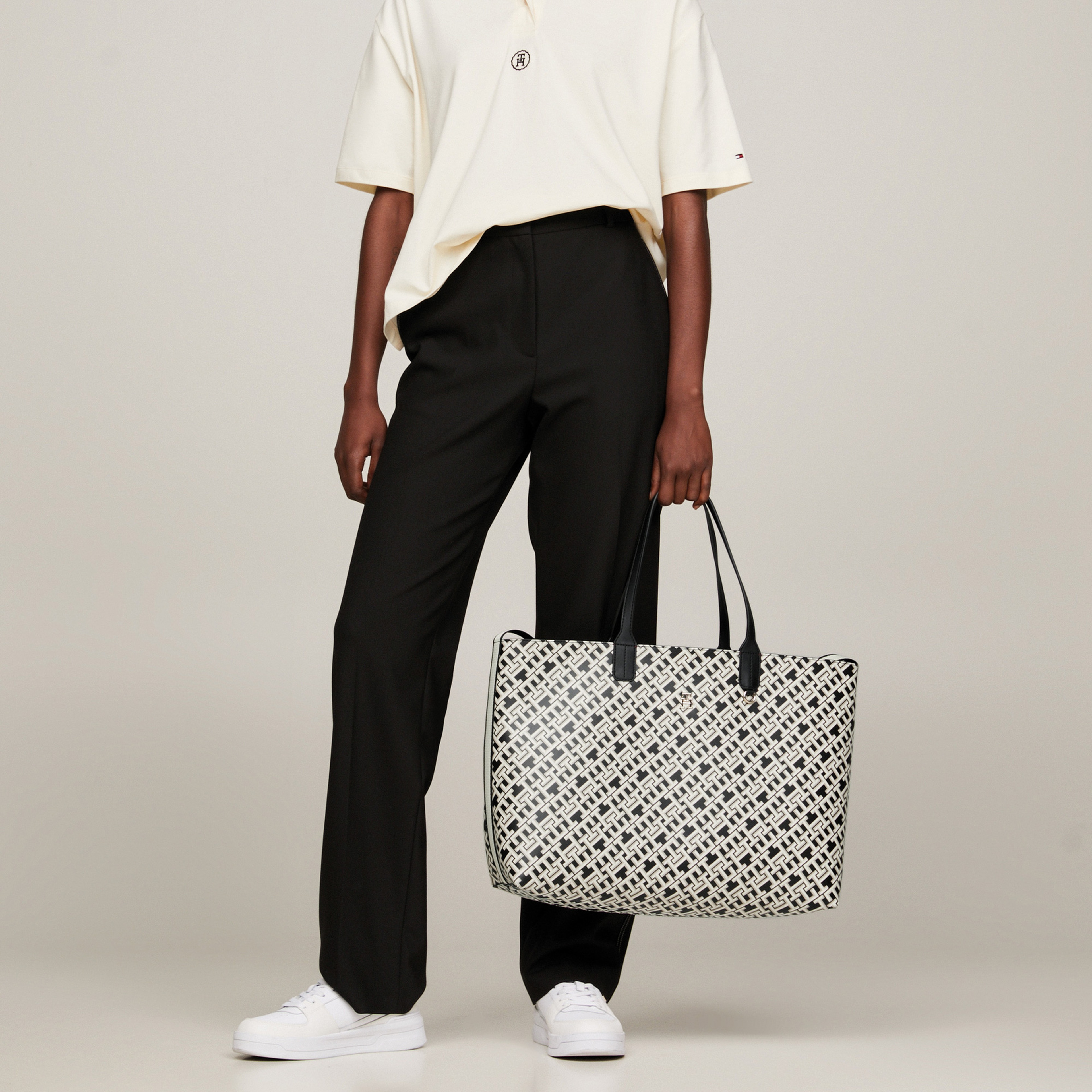 Tommy Hilfiger Kadın Siyah Çanta