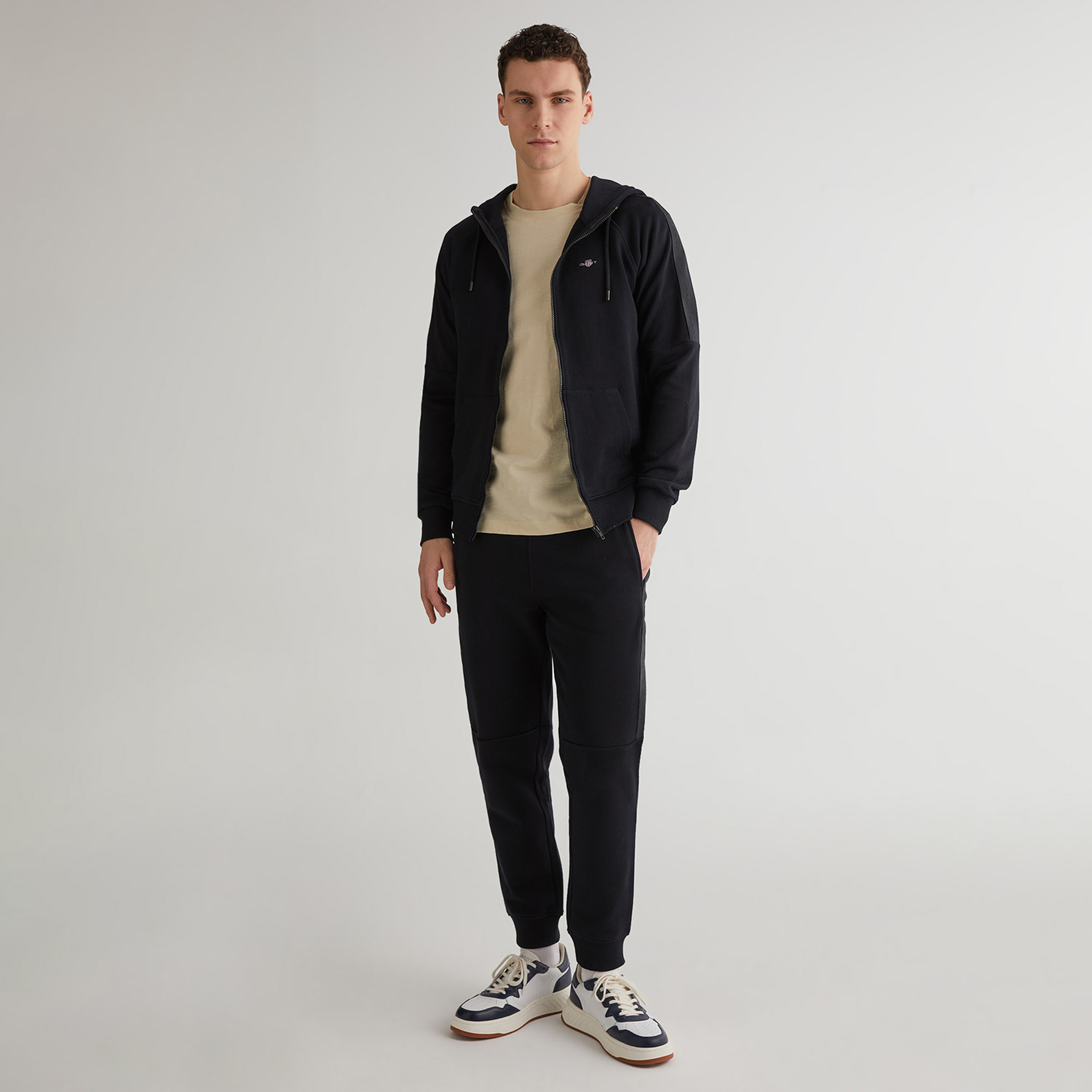 GANT Erkek Siyah Regular Fit Fermuarlı Logolu Sweatshirt