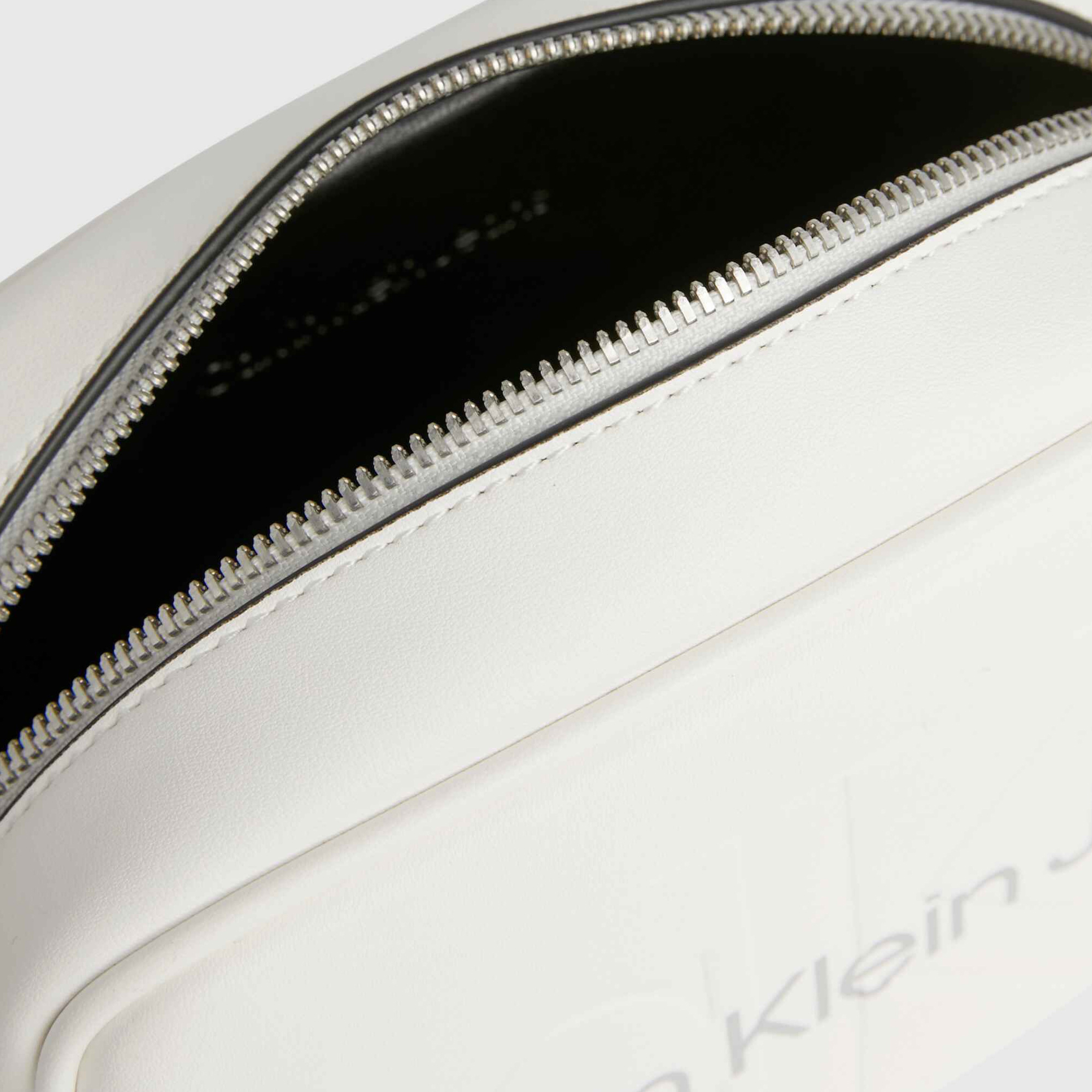 Calvin Klein Kadın Beyaz Çanta