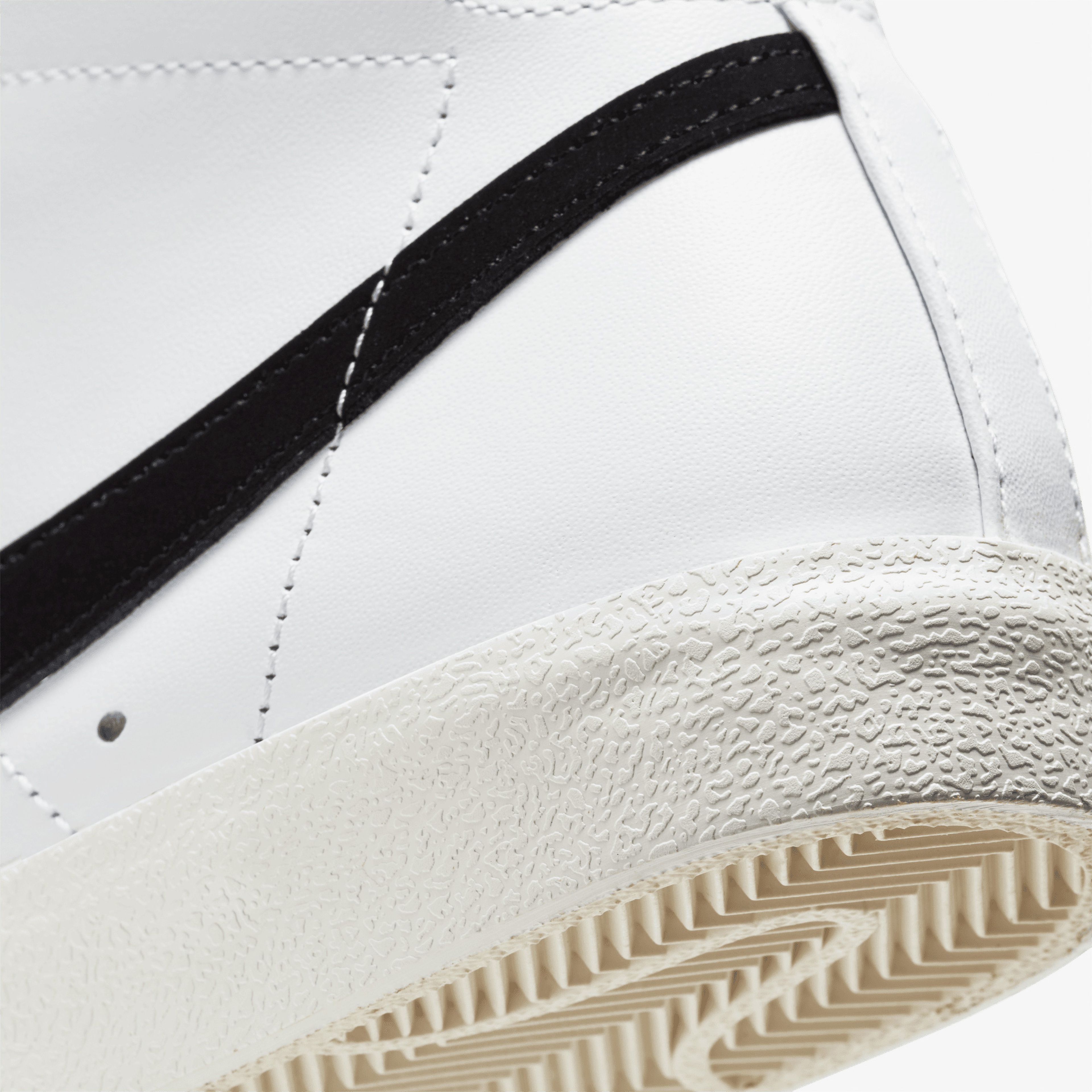 Nike Blazer Mid '77 Kadın Beyaz Spor Ayakkabı