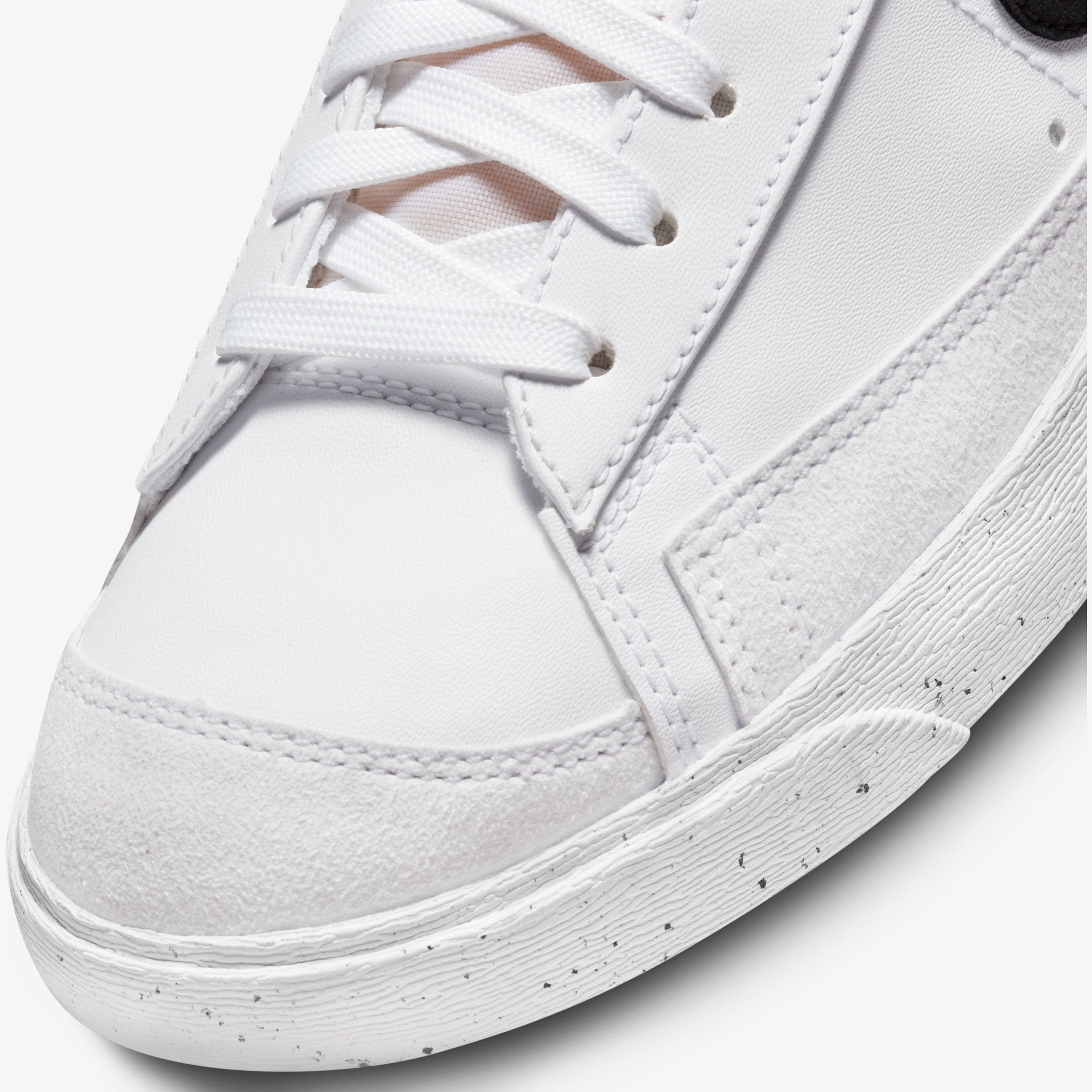 Nike Blazer Mid '77 Next Nature Kadın Beyaz Spor Ayakkabı