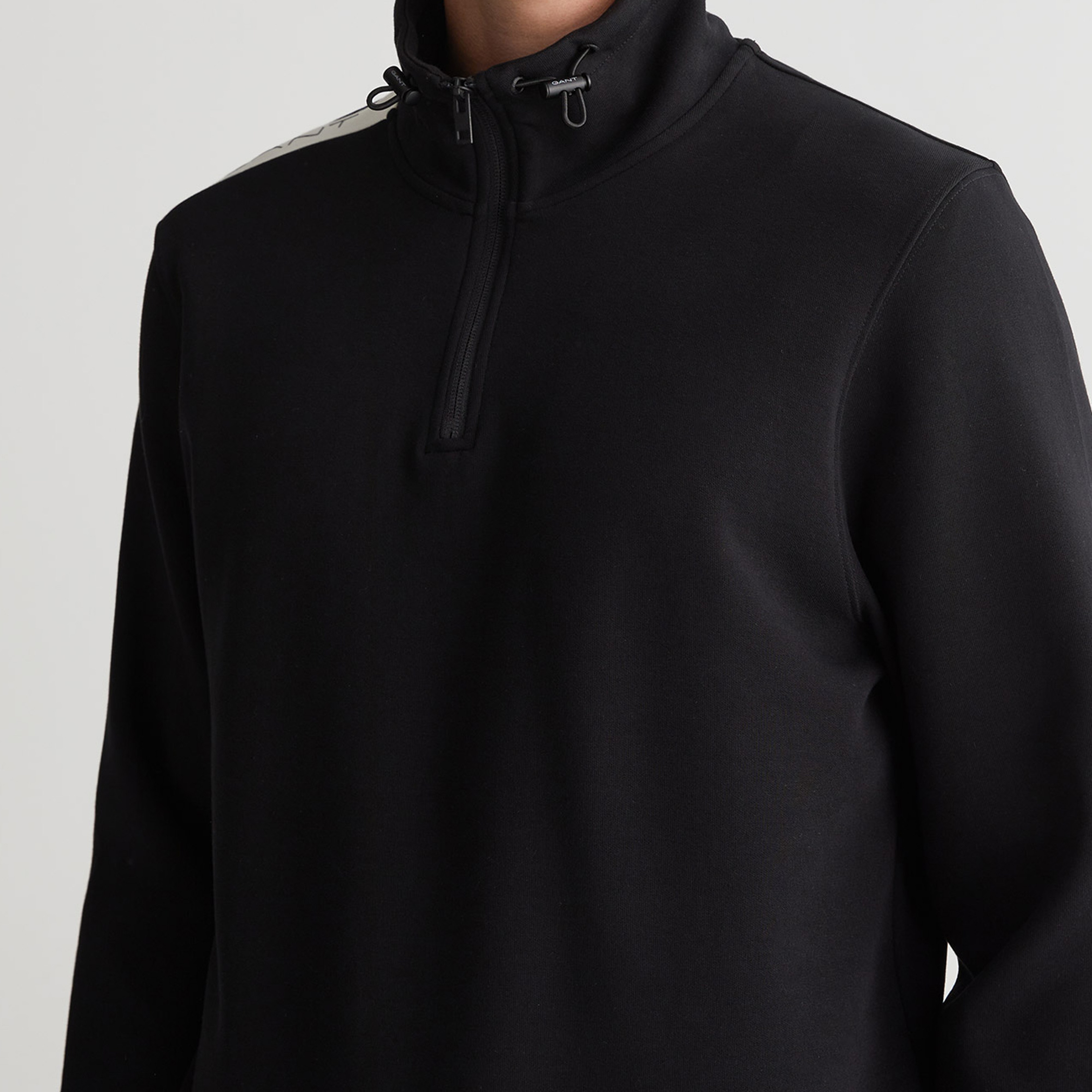 GANT Erkek Siyah Regular Fit Yarım Fermuarlı Logolu Sweatshirt