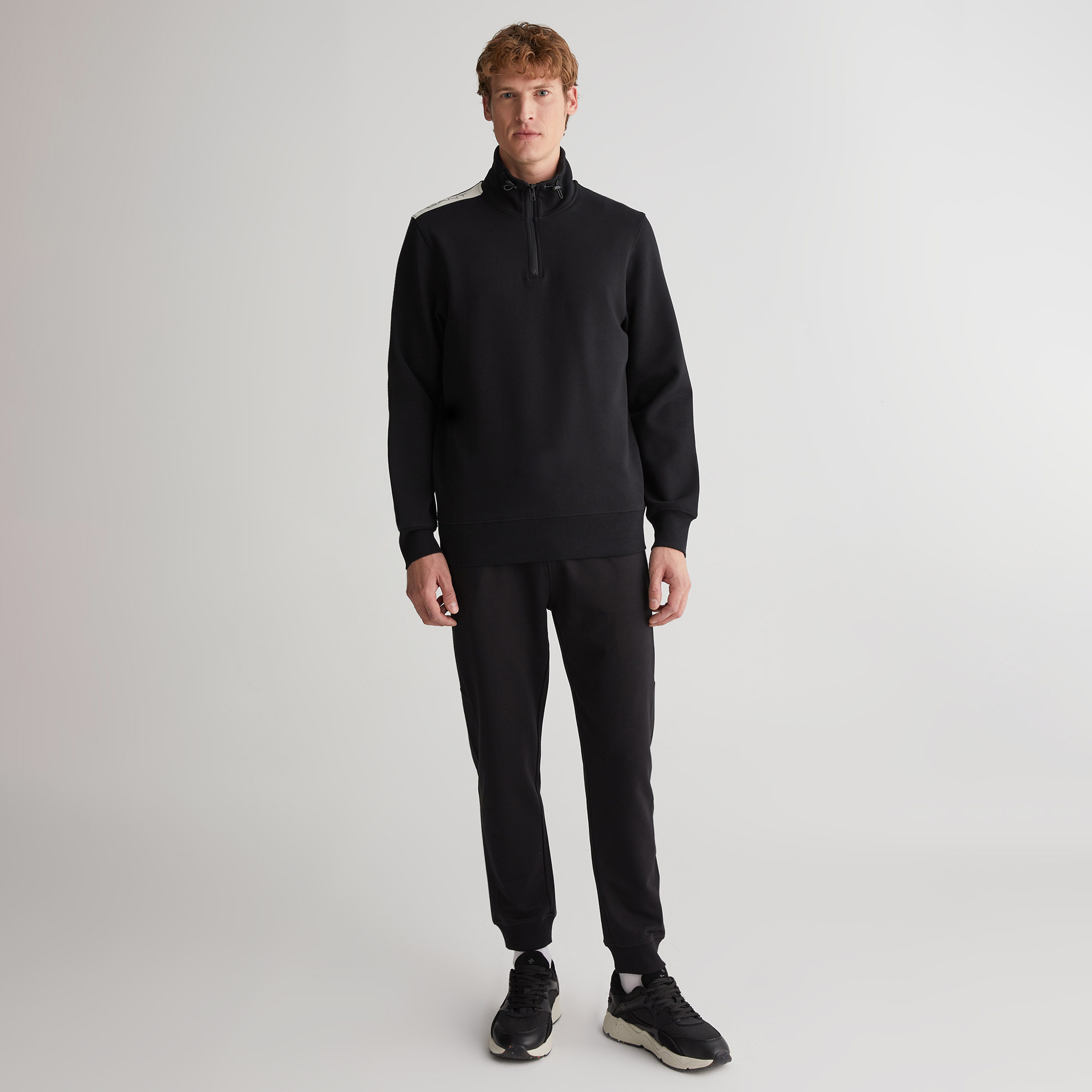 GANT Erkek Siyah Regular Fit Yarım Fermuarlı Logolu Sweatshirt