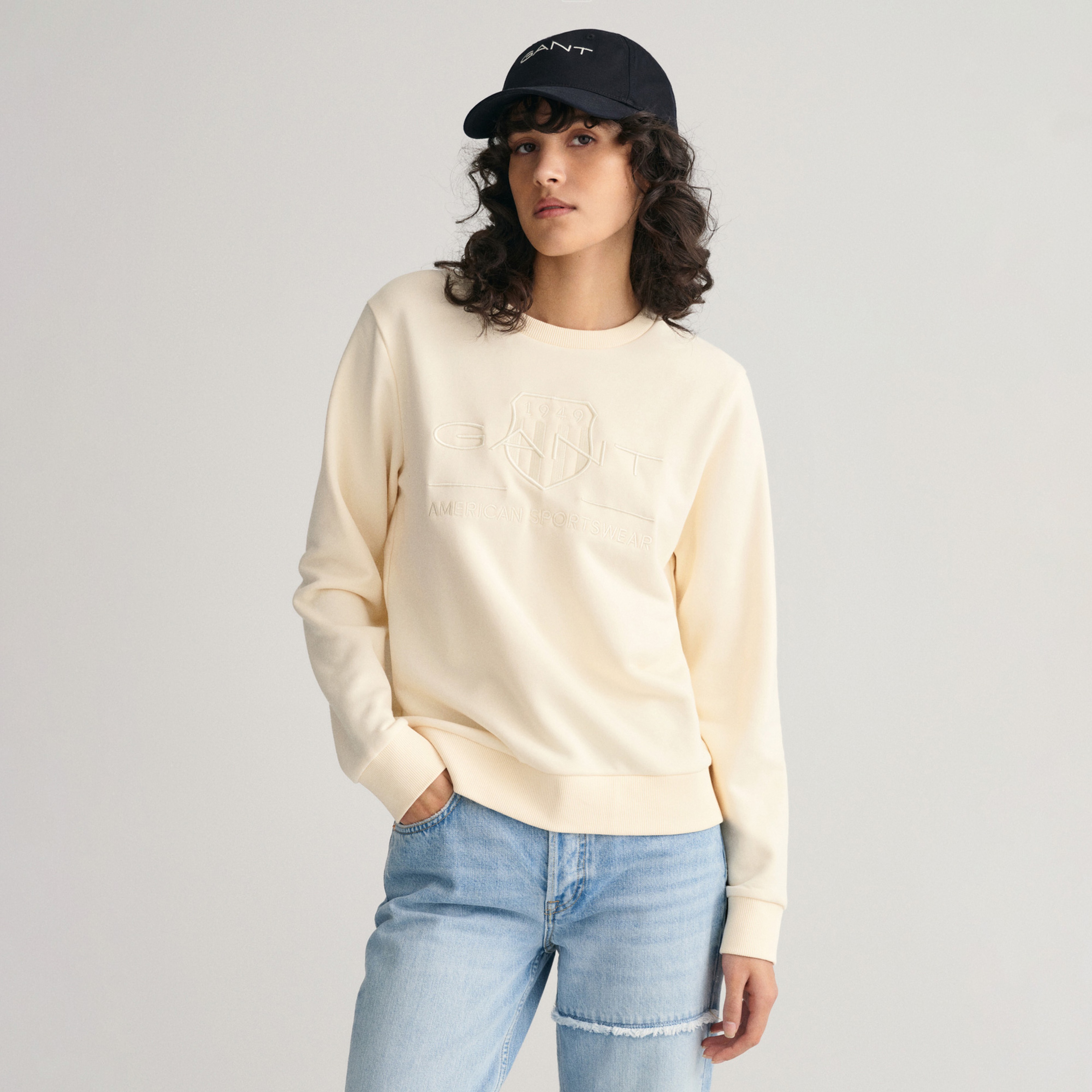 GANT Kadın Bej Regular Fit Bisiklet Yaka Logolu Sweatshirt
