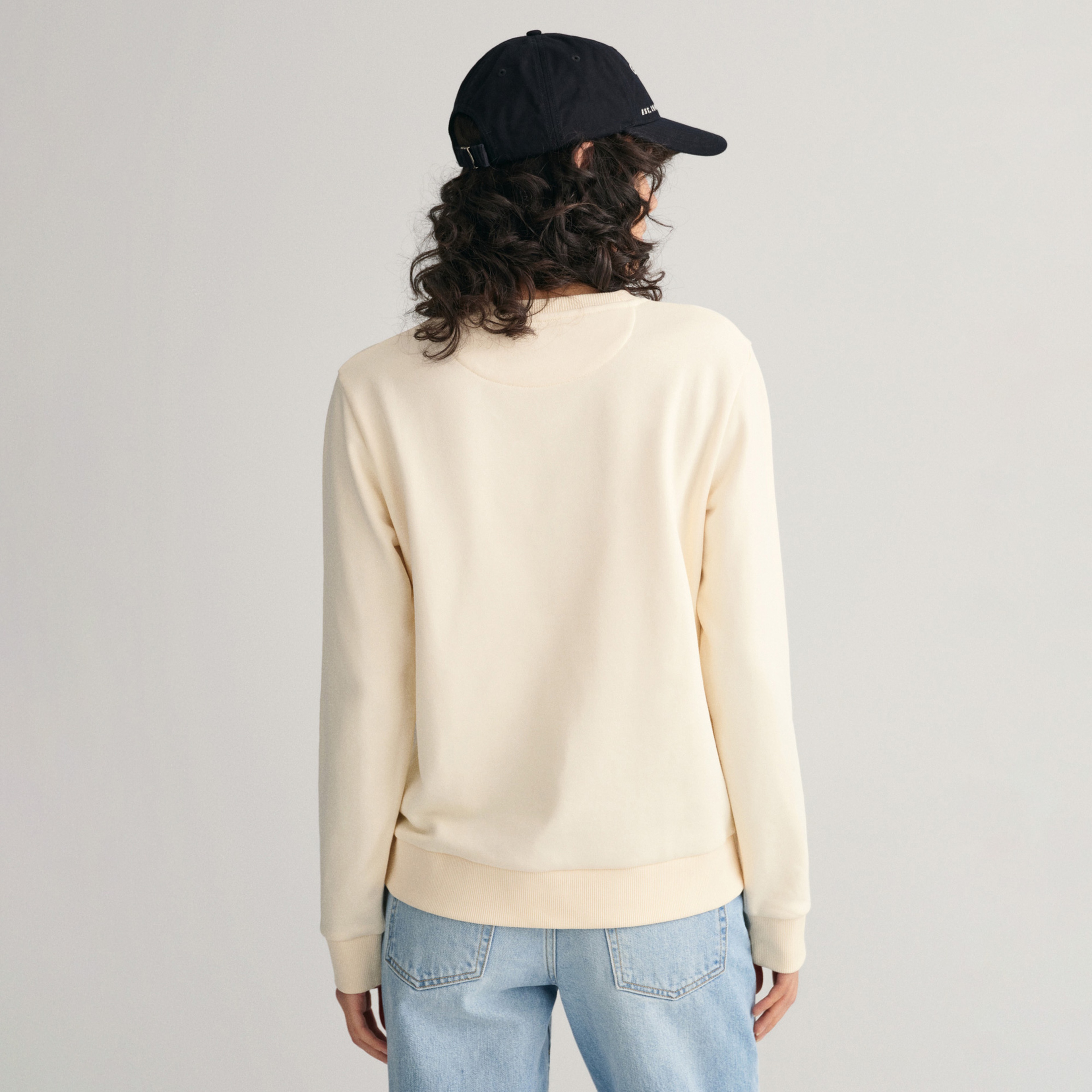 GANT Kadın Bej Regular Fit Bisiklet Yaka Logolu Sweatshirt