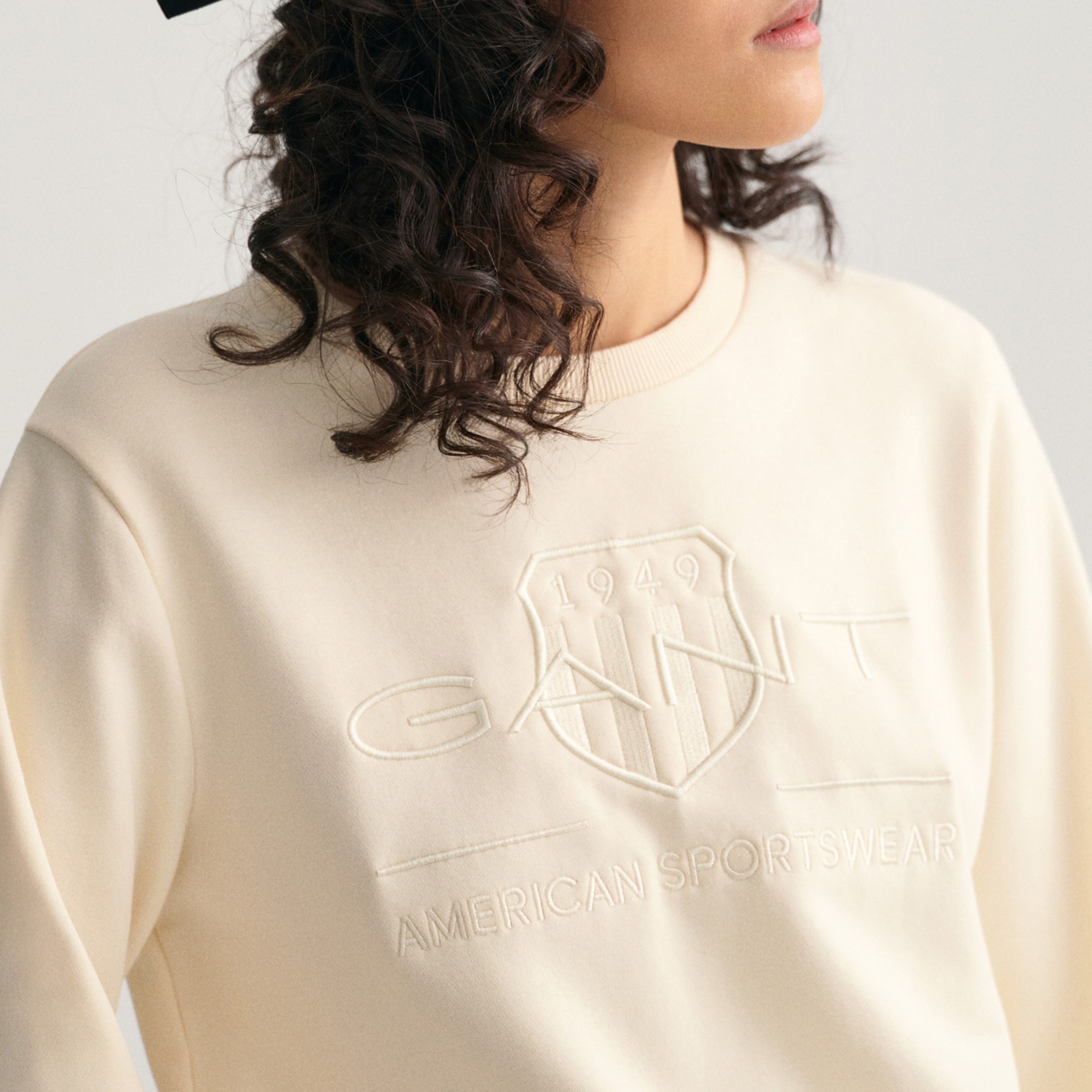 GANT Kadın Bej Regular Fit Bisiklet Yaka Logolu Sweatshirt