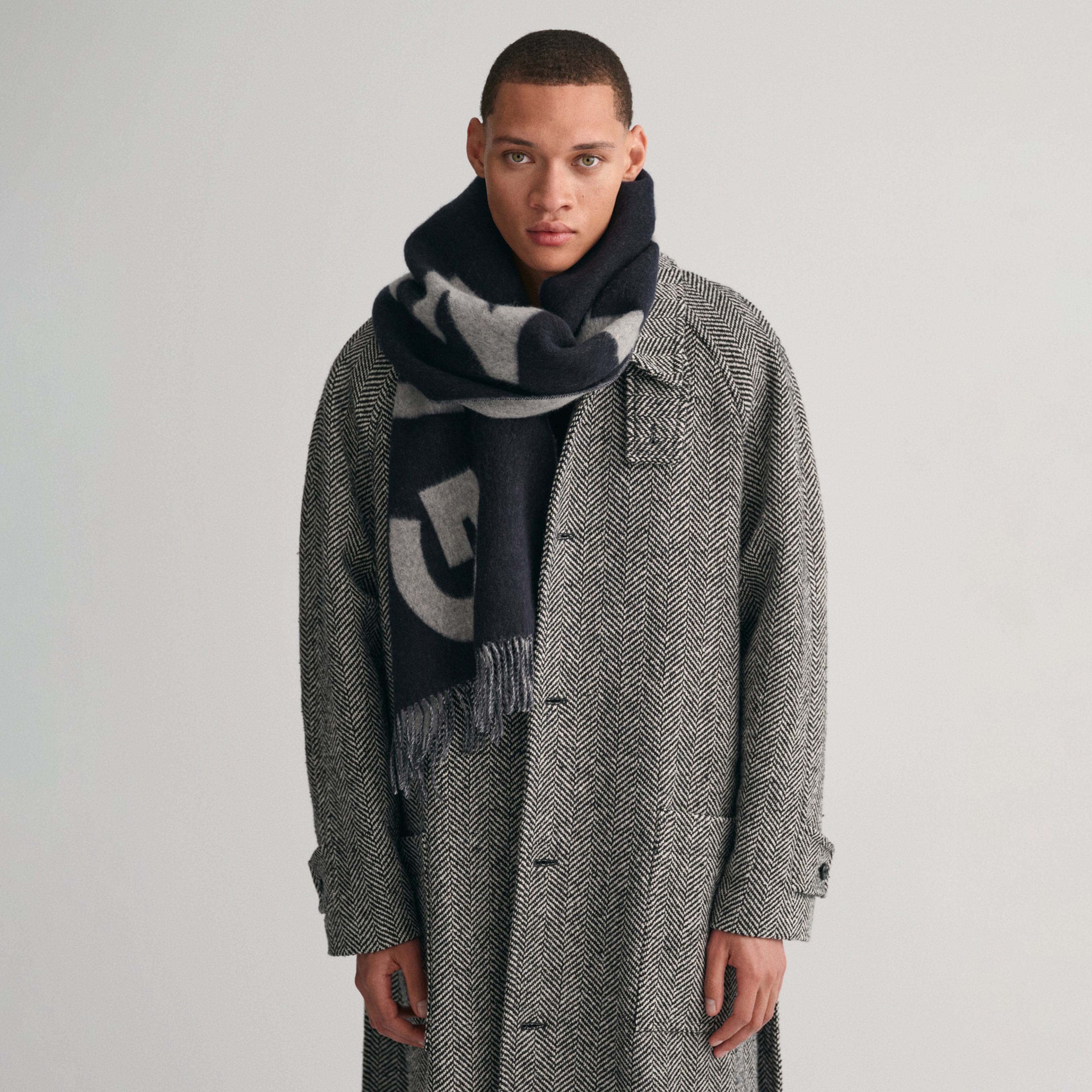 GANT Unisex Siyah Logolu Atkı