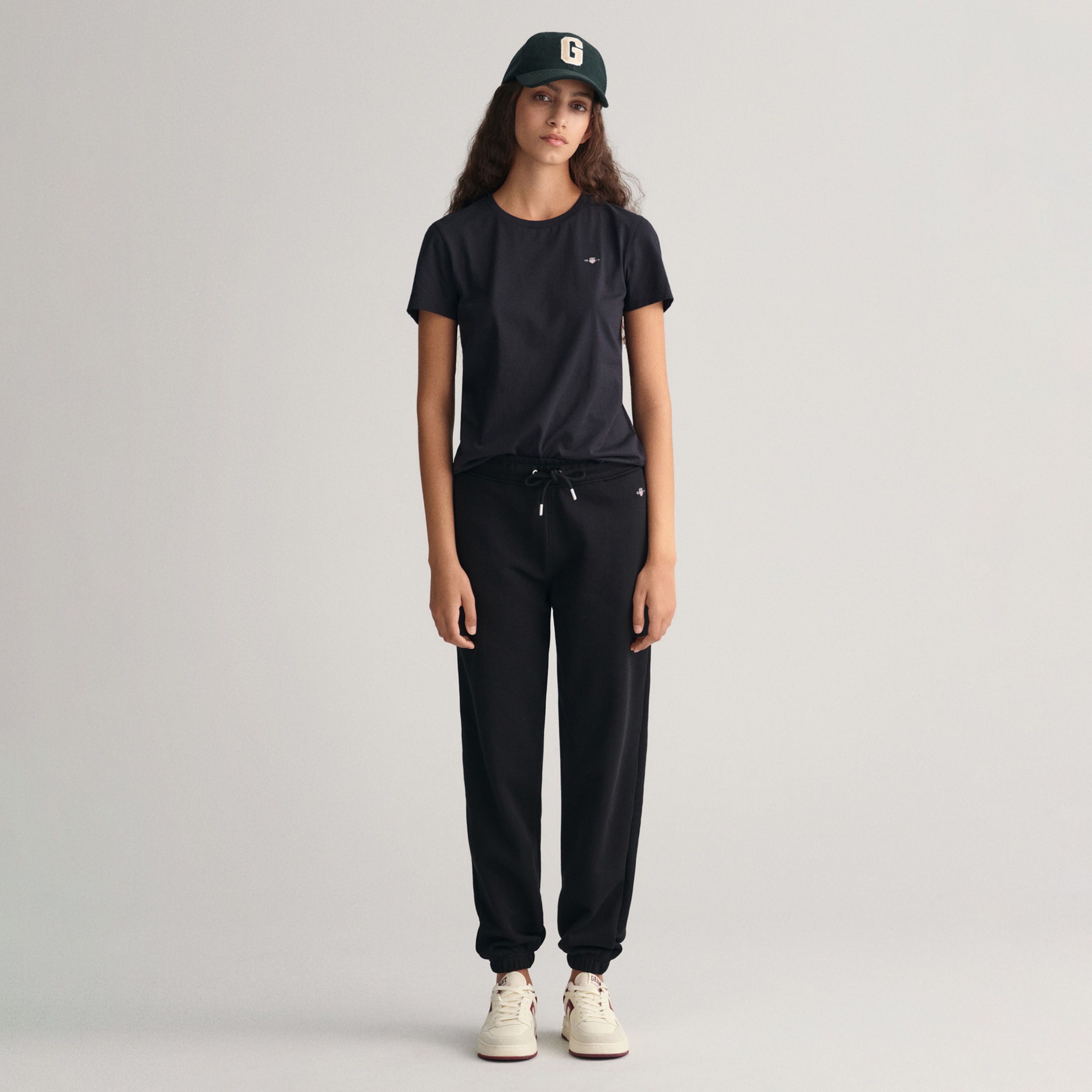 GANT Kadın Siyah Relaxed Fit Logolu Eşofman Altı