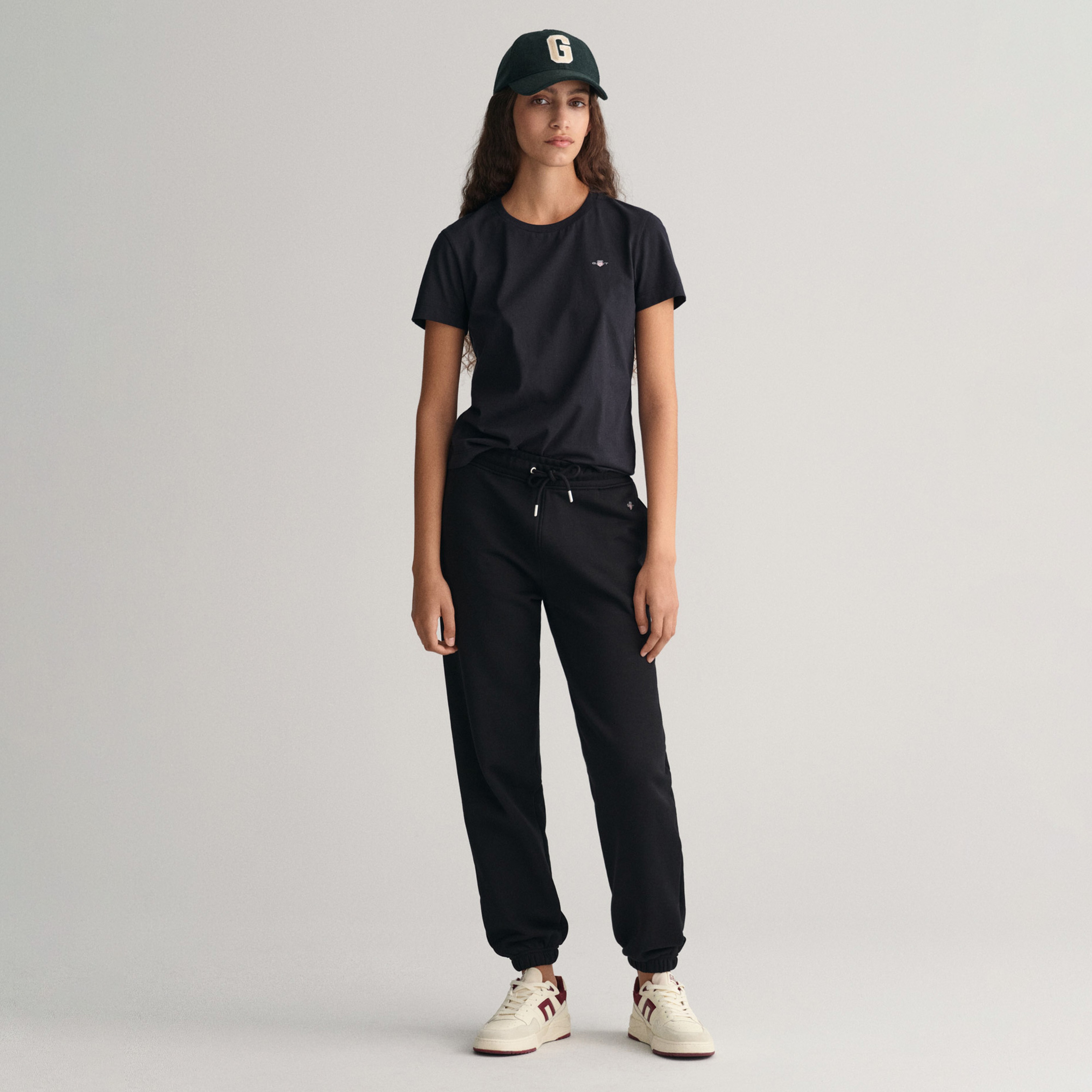 GANT Kadın Siyah Relaxed Fit Logolu Eşofman Altı