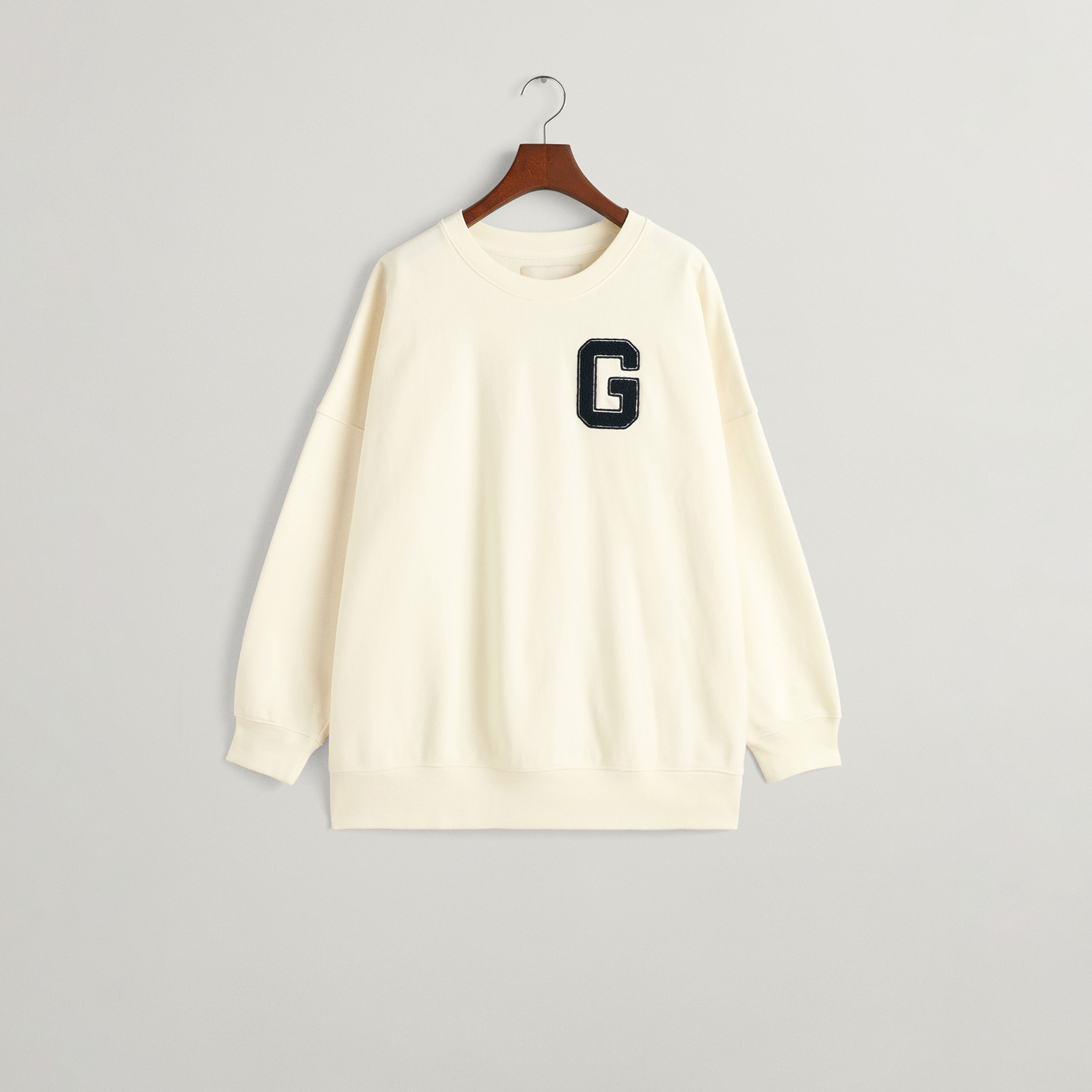 GANT Kadın Krem Oversize Fit Bisiklet Yaka Logolu Sweatshirt
