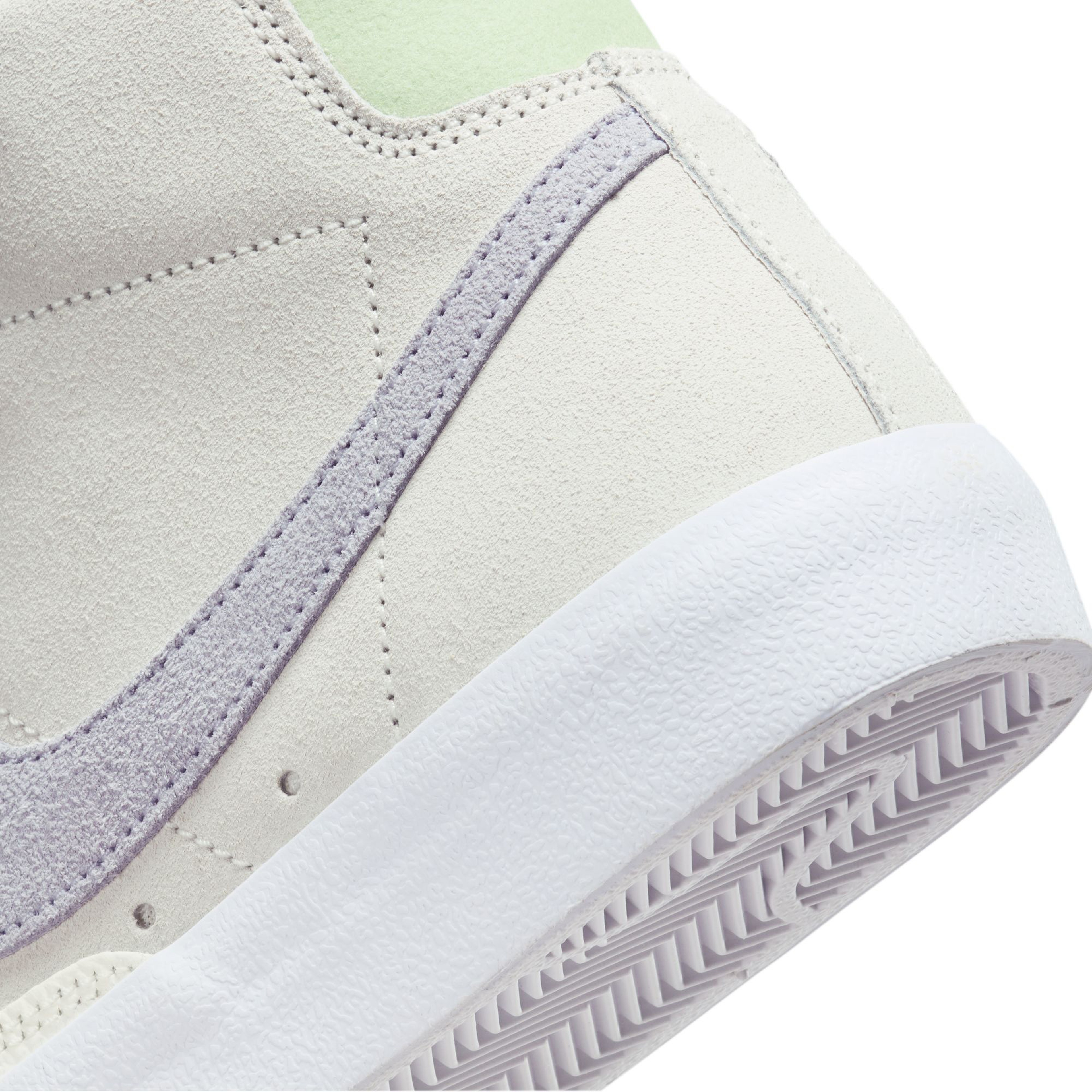 Nike Blazer Mid '77 Kadın Beyaz Spor Ayakkabı