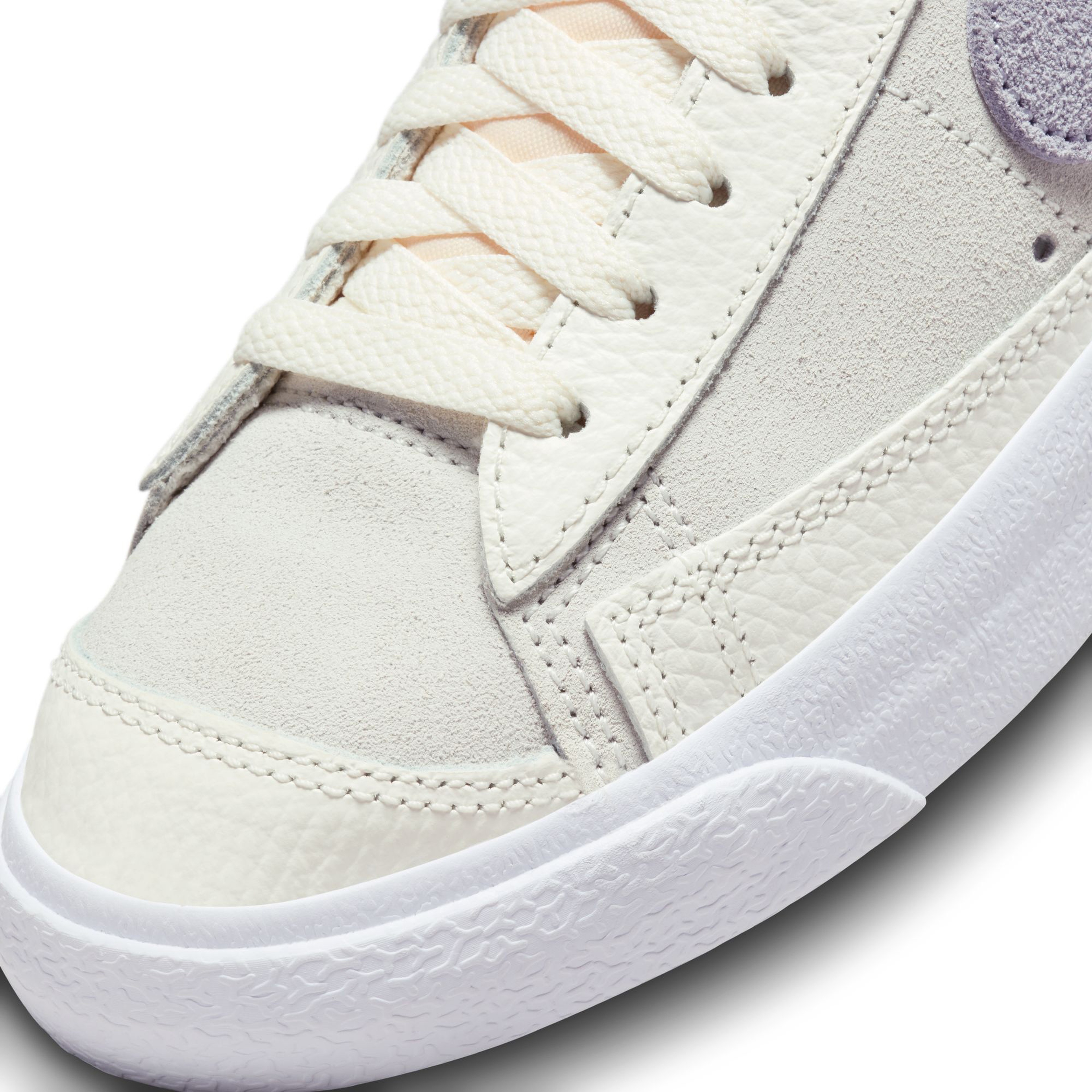 Nike Blazer Mid '77 Kadın Beyaz Spor Ayakkabı