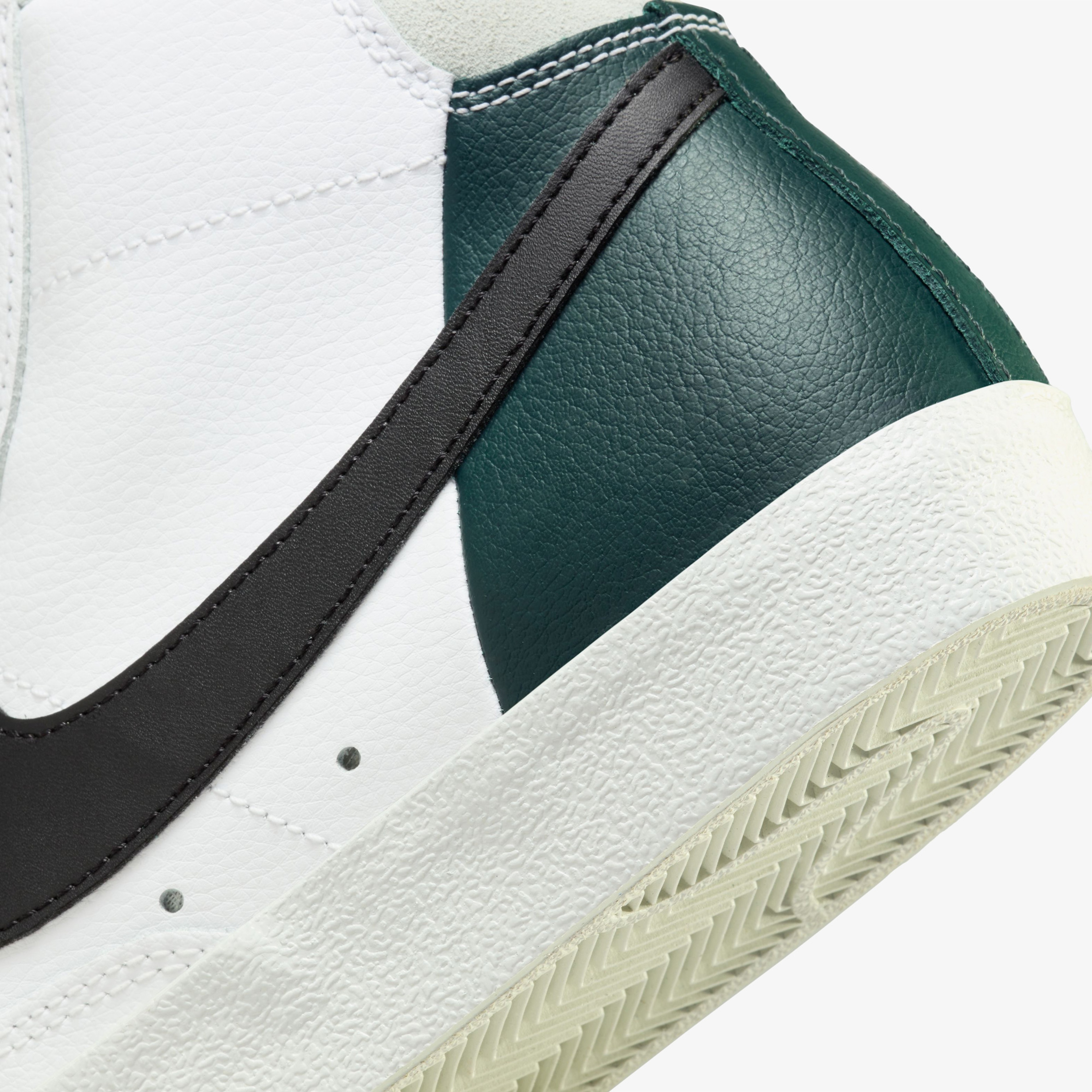 Nike Blazer Mid '77 Premium Erkek Beyaz Sneaker