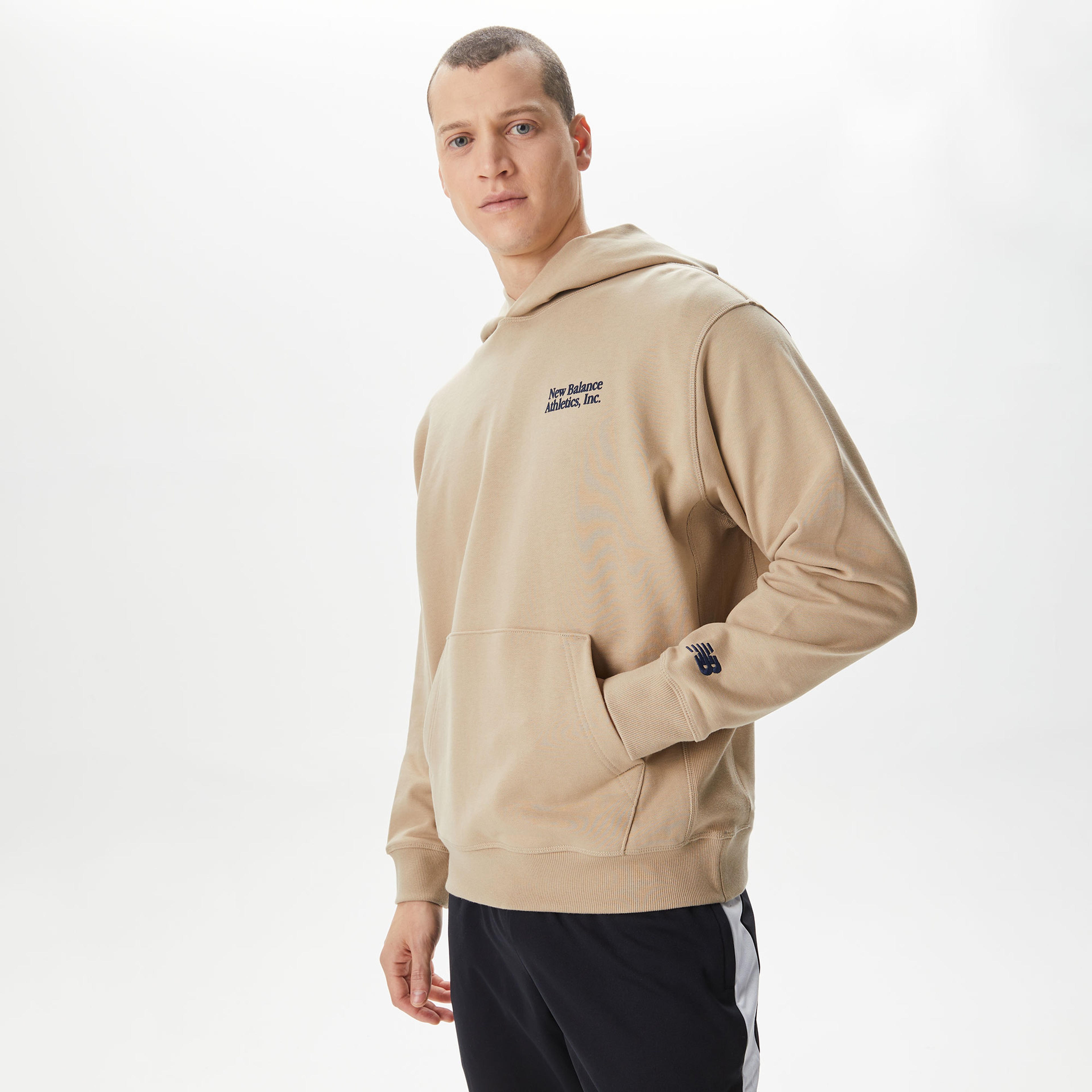 New Balance Athletics Embroidered Relaxed Bej Erkek Hoodie