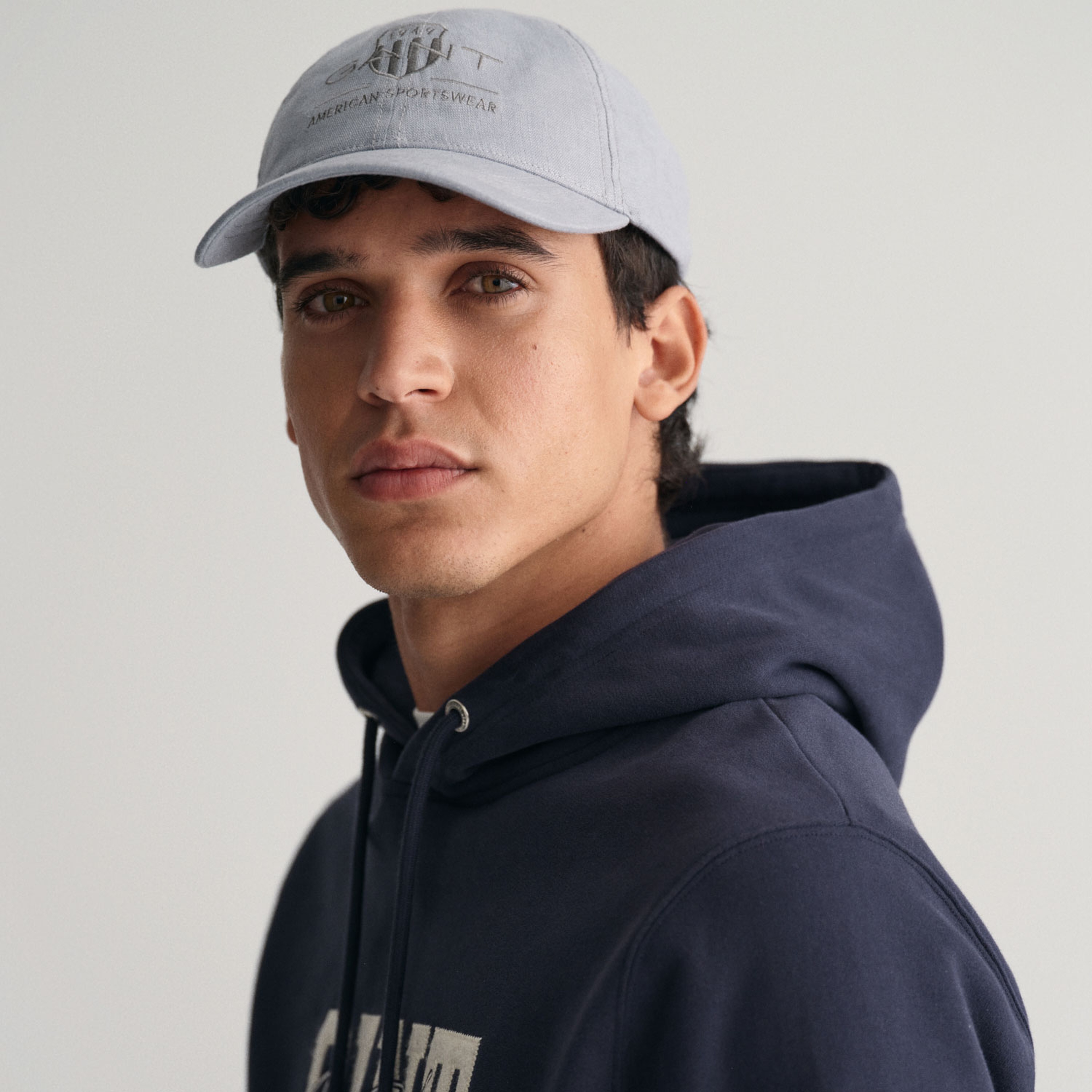 GANT Erkek Lacivert Regular Fit Kapüşonlu Logolu Sweatshirt