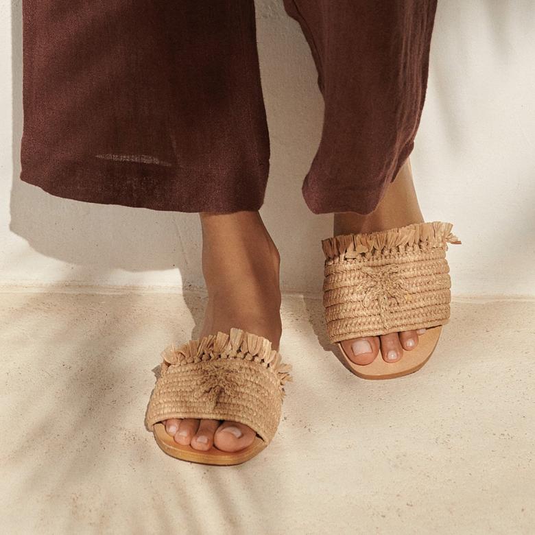 Manebi Kadın Bej Terlik