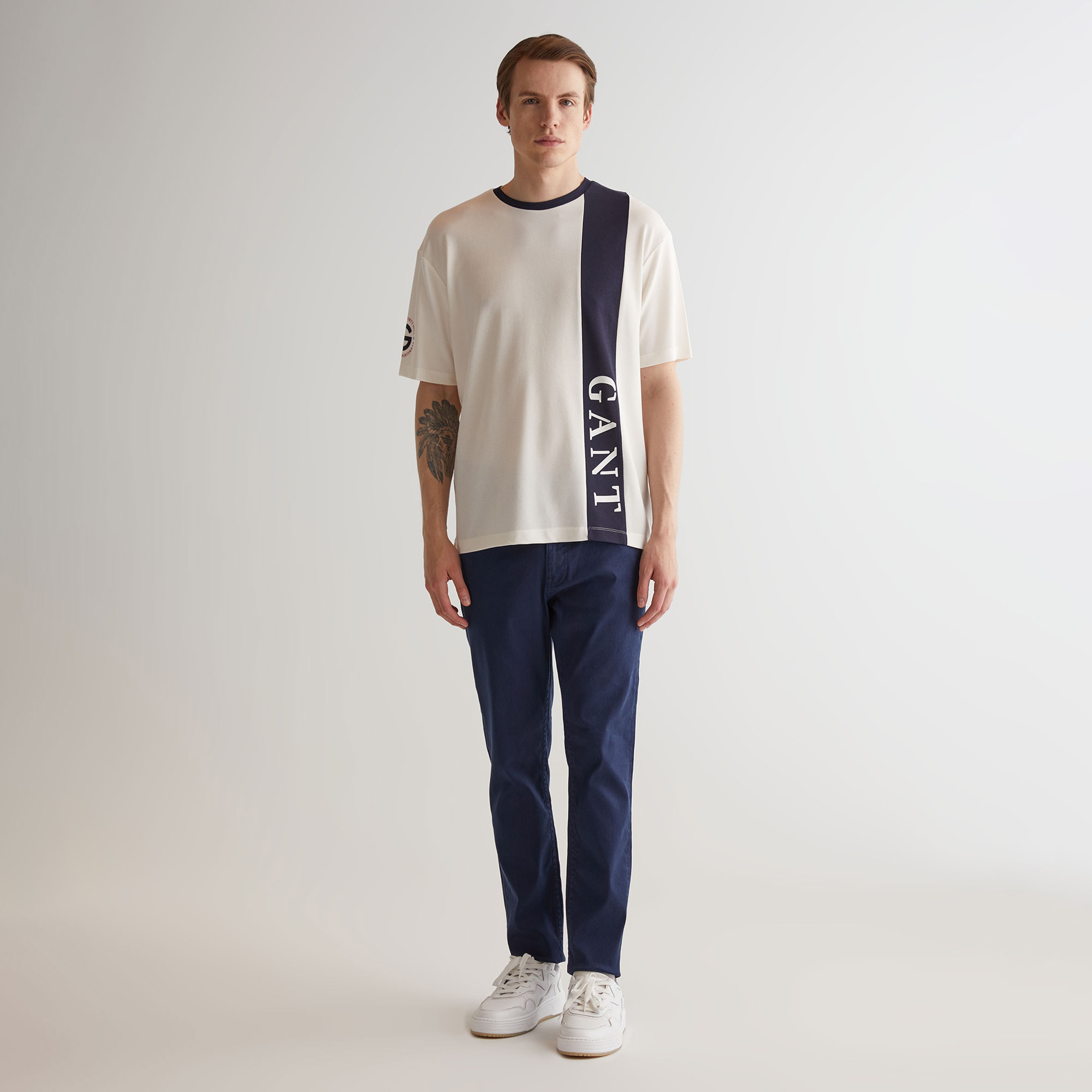GANT Erkek Krem Oversize Fit Bisiklet Yaka Logolu T-shirt